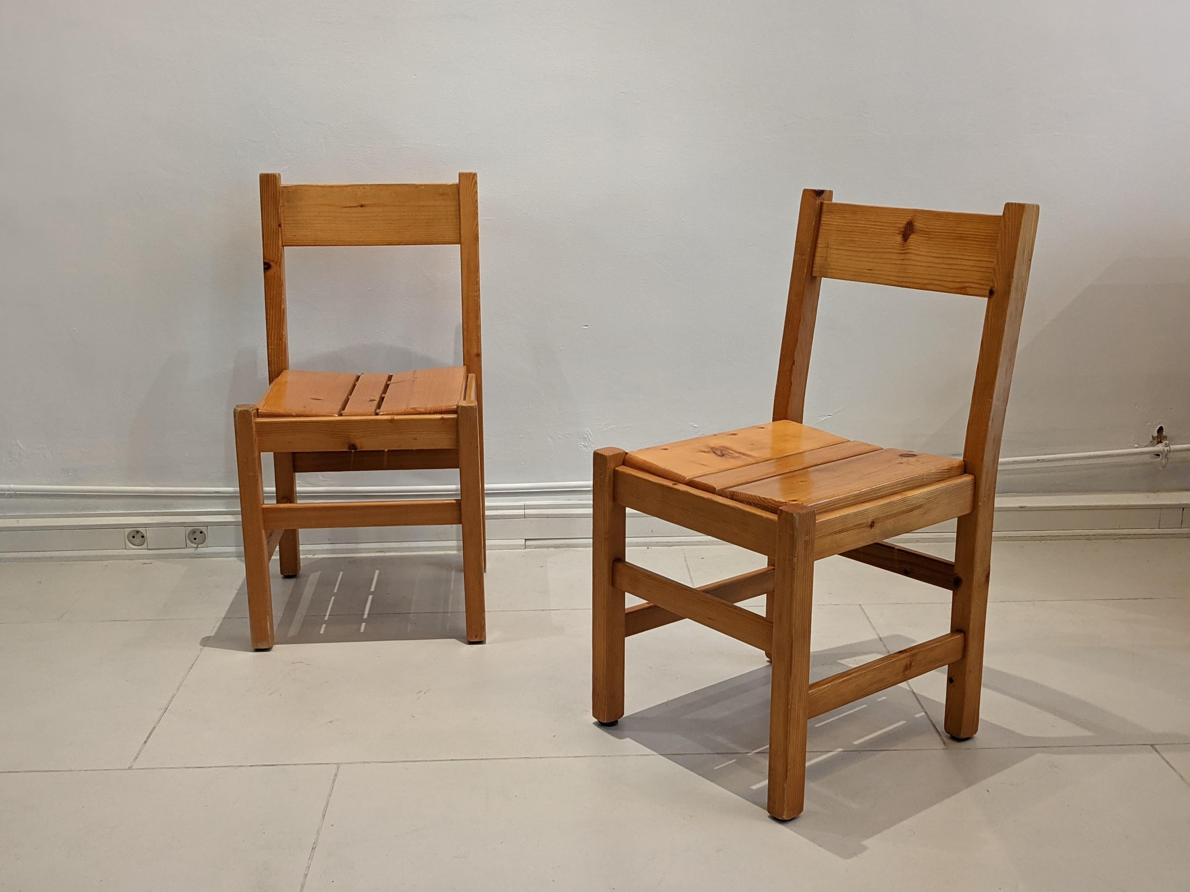 Set of 2 chairs made of pine wood by Charlotte Perriand for Les Arcs. Very good condition.