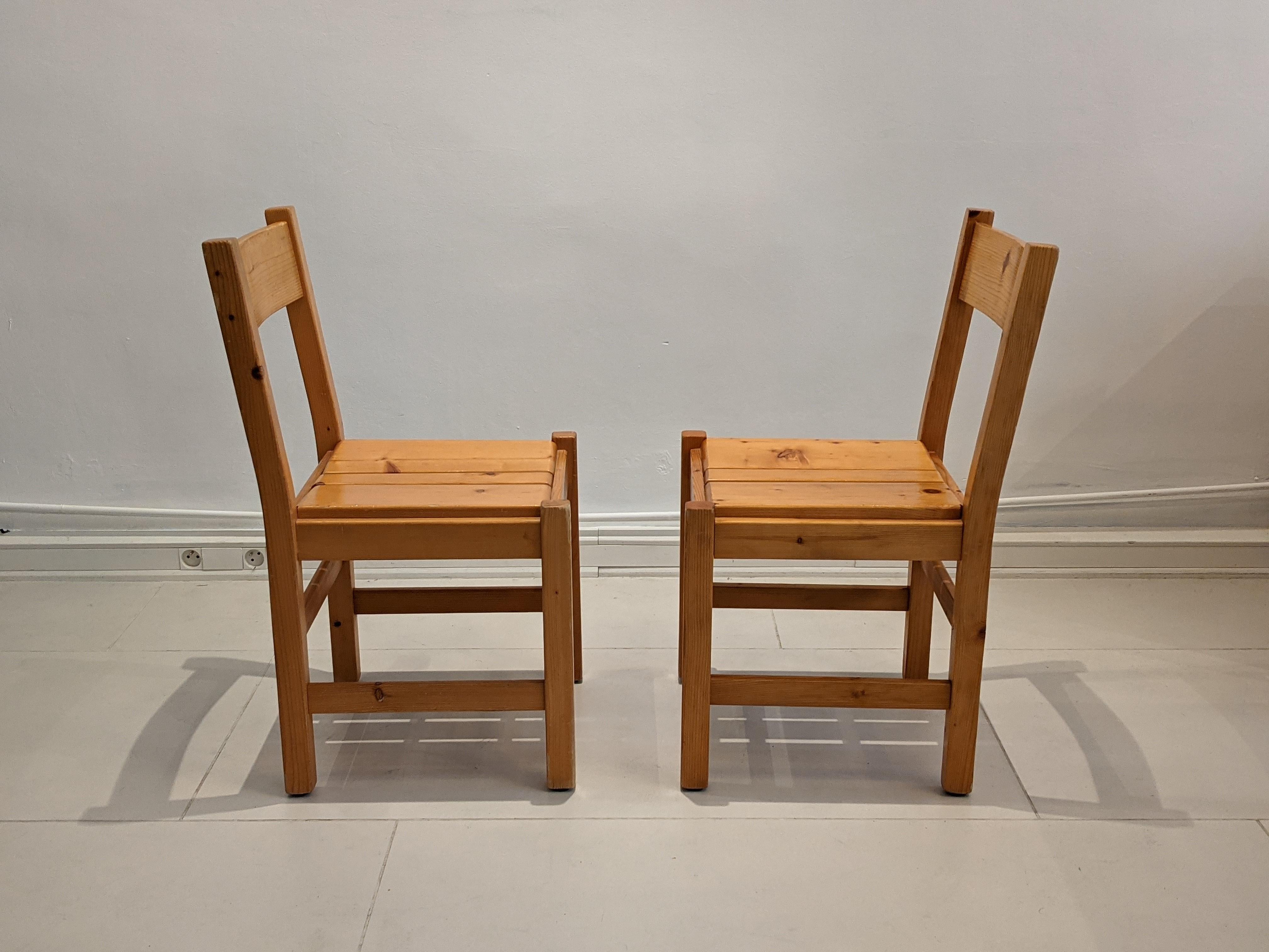 French Set of 2 Chairs by Charlotte Perriand for Les Arcs For Sale