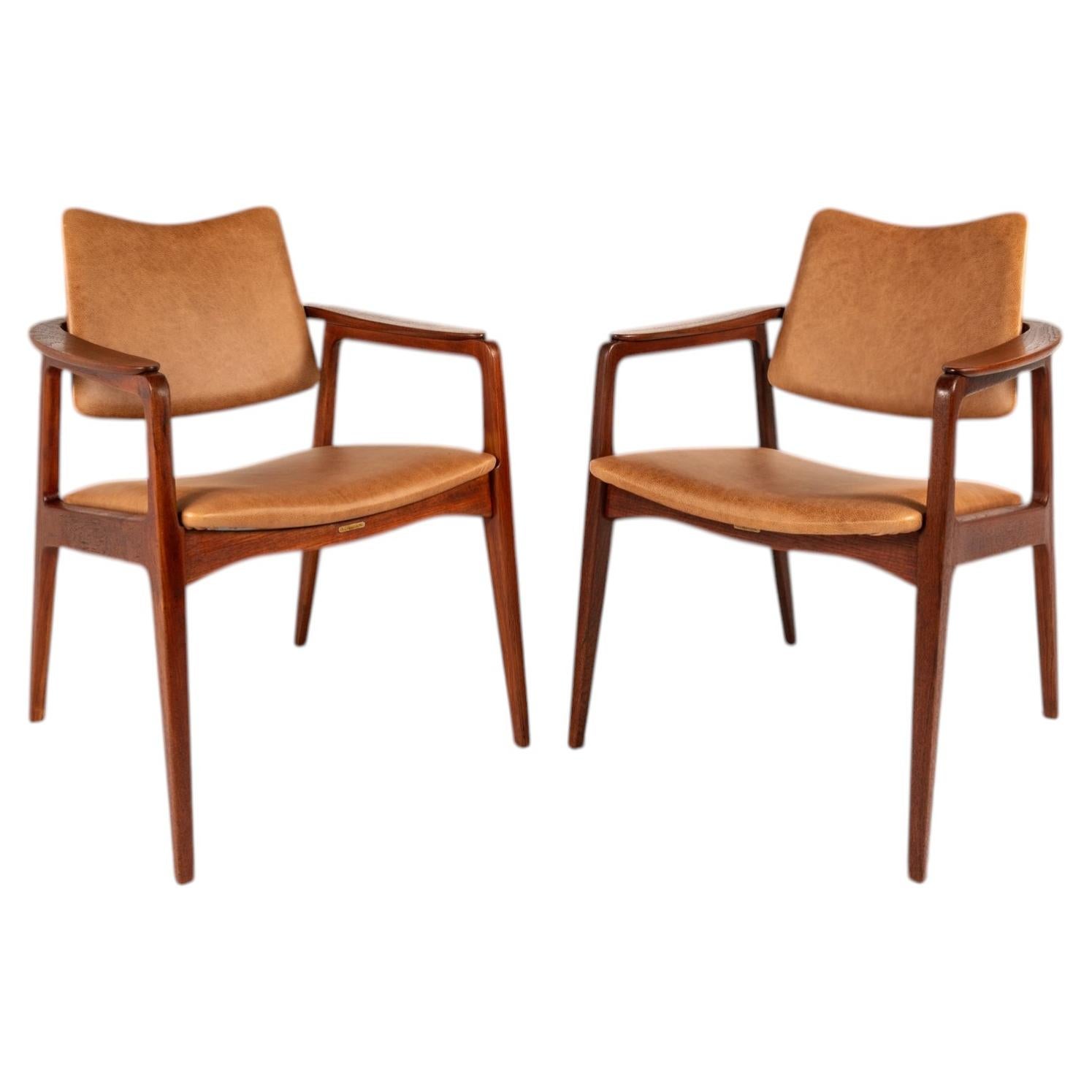 Lot de 2 chaises de Sigvard Bernadotte, vendues par John Stuart, Danemark, vers 1953 en vente