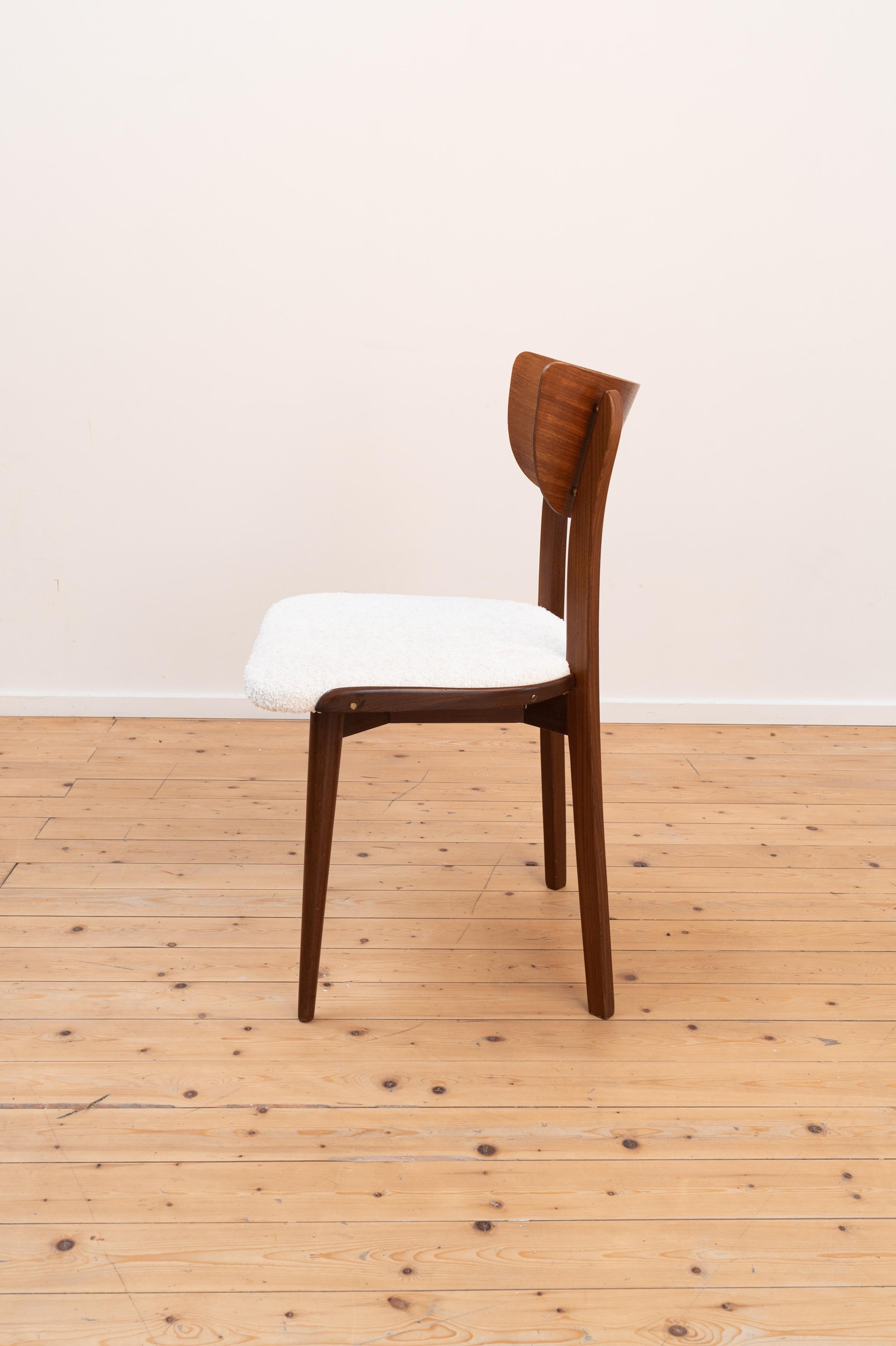 Scandinave moderne Ensemble de 2 chaises, design danois, avec nouveau tissu d'ameublement en vente