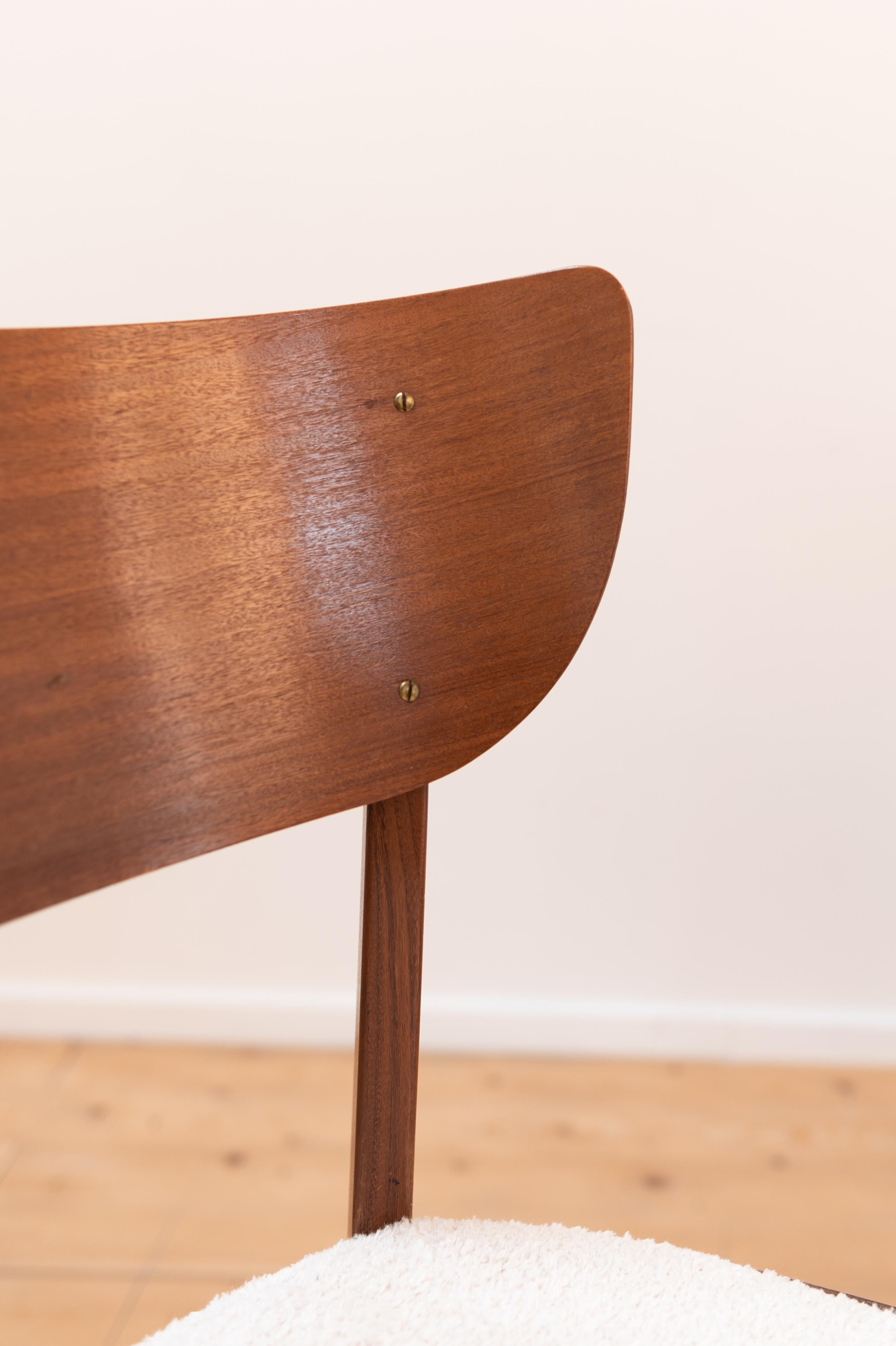 Bois Ensemble de 2 chaises, design danois, avec nouveau tissu d'ameublement en vente