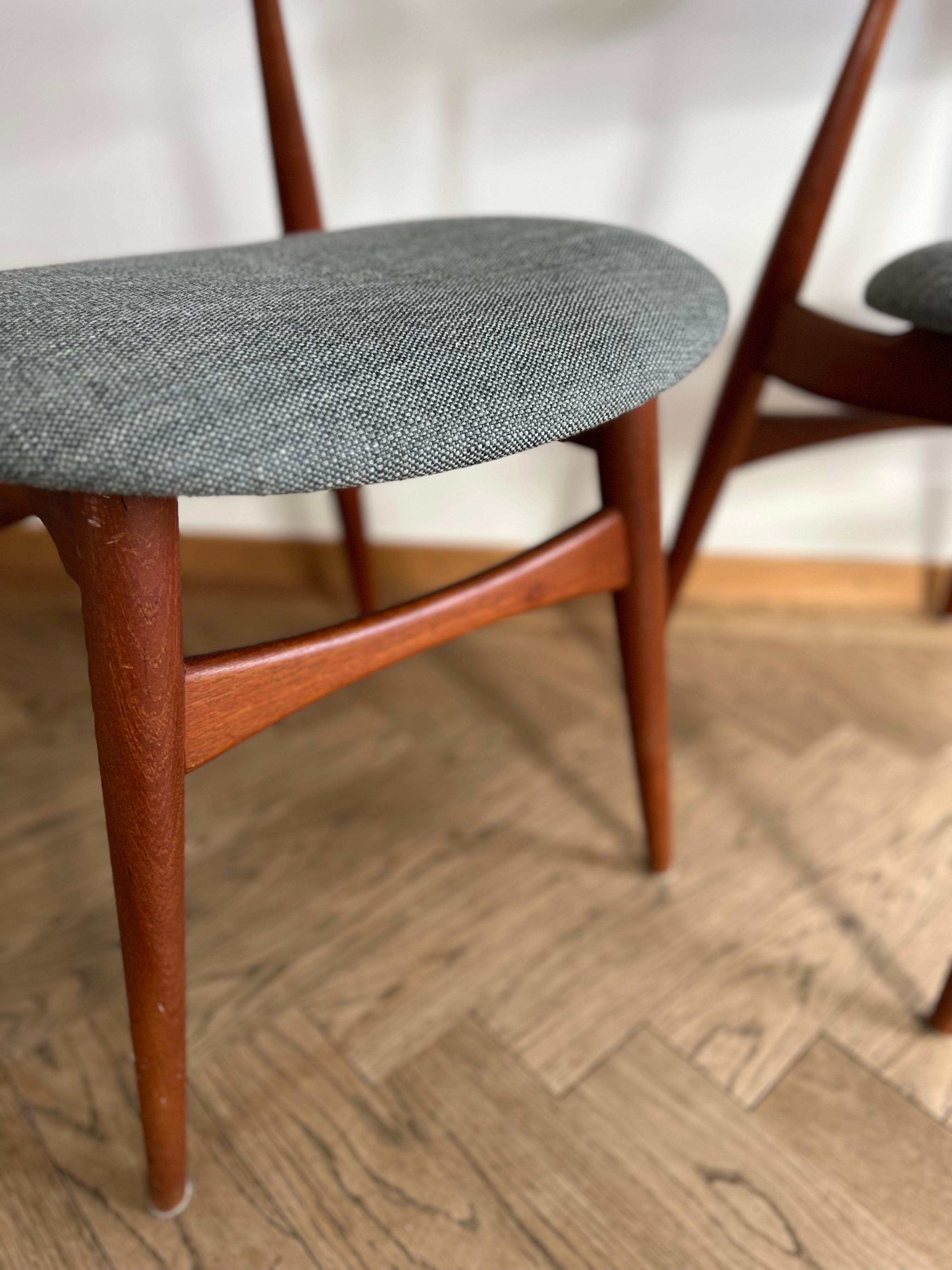 Set of 2 Chairs Hans J. Wegner Model CH33 Upholstery for Carl Hansen & Son For Sale 1