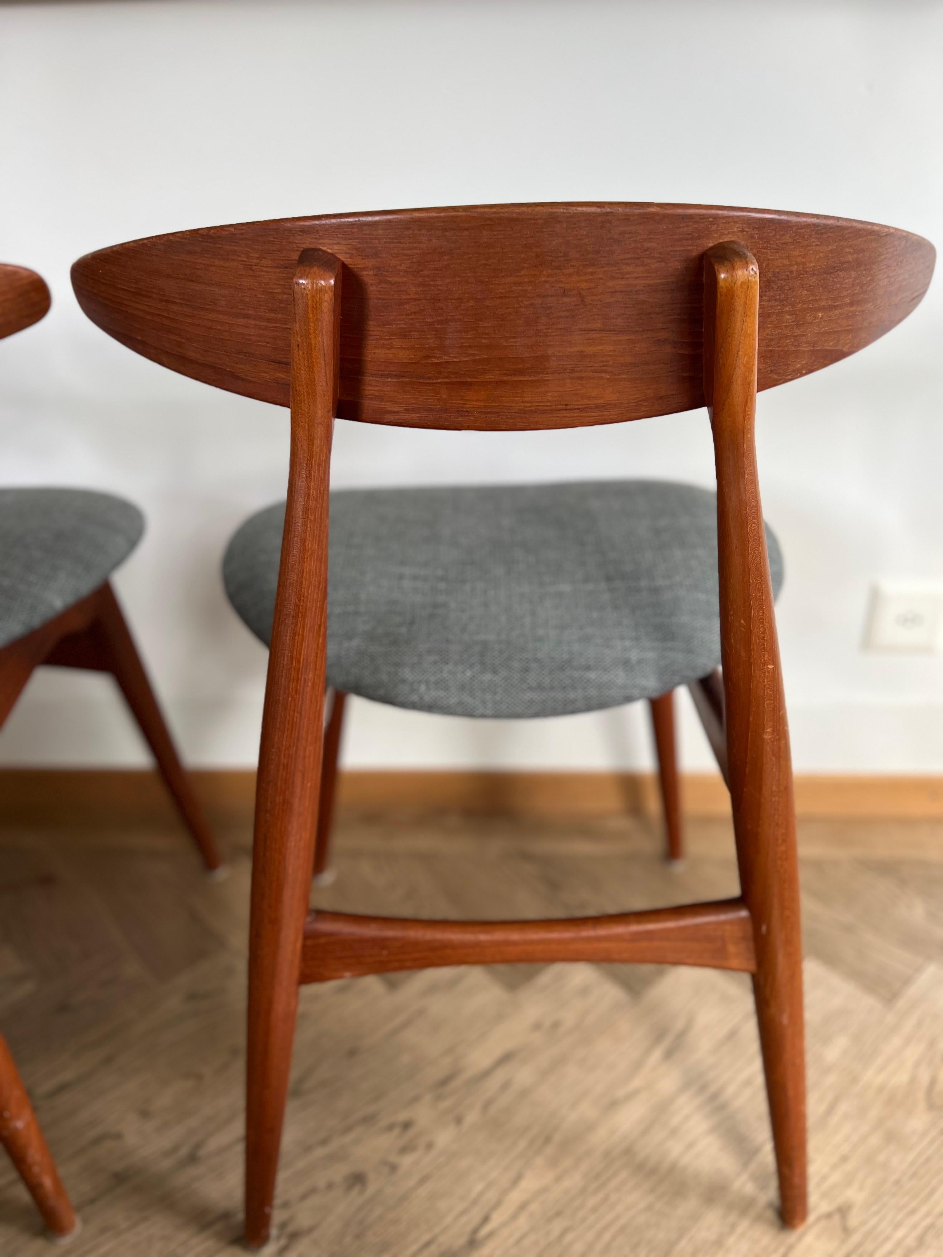 Set of 2 Chairs Hans J. Wegner Model CH33 Upholstery for Carl Hansen & Son For Sale 2