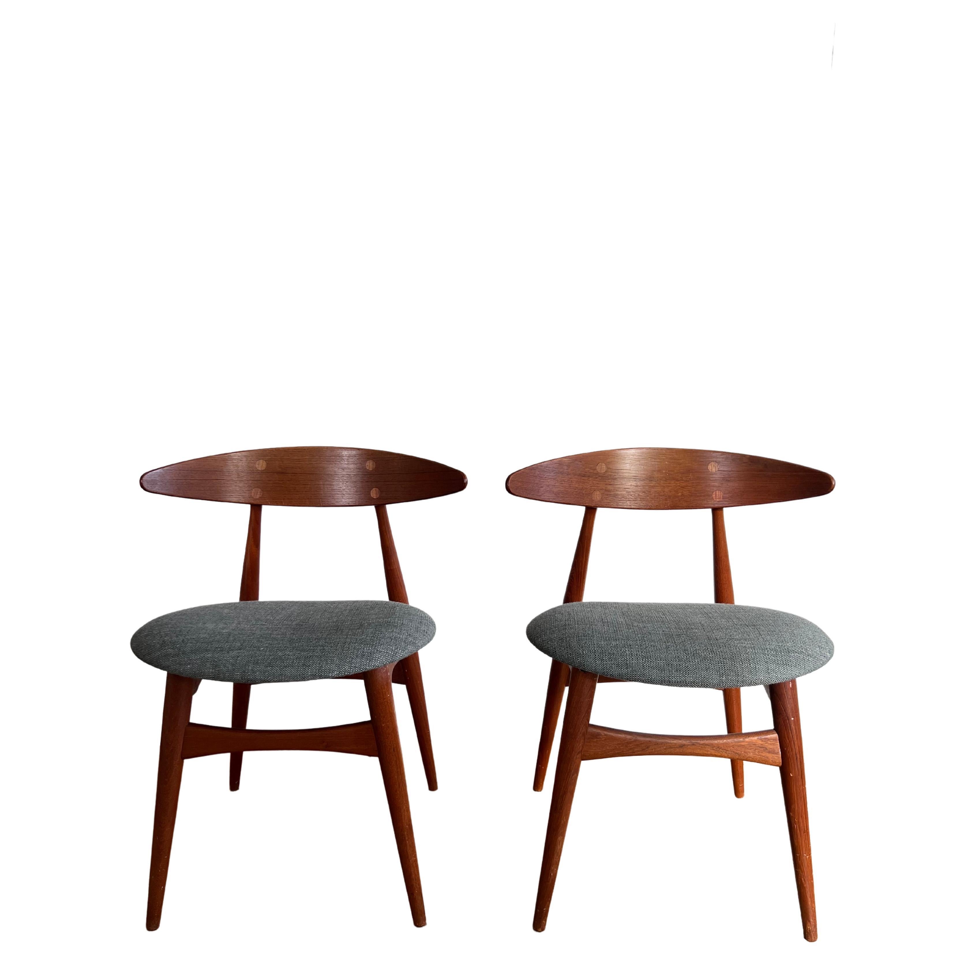 Set of 2 Chairs Hans J. Wegner Model CH33 Upholstery for Carl Hansen & Son For Sale