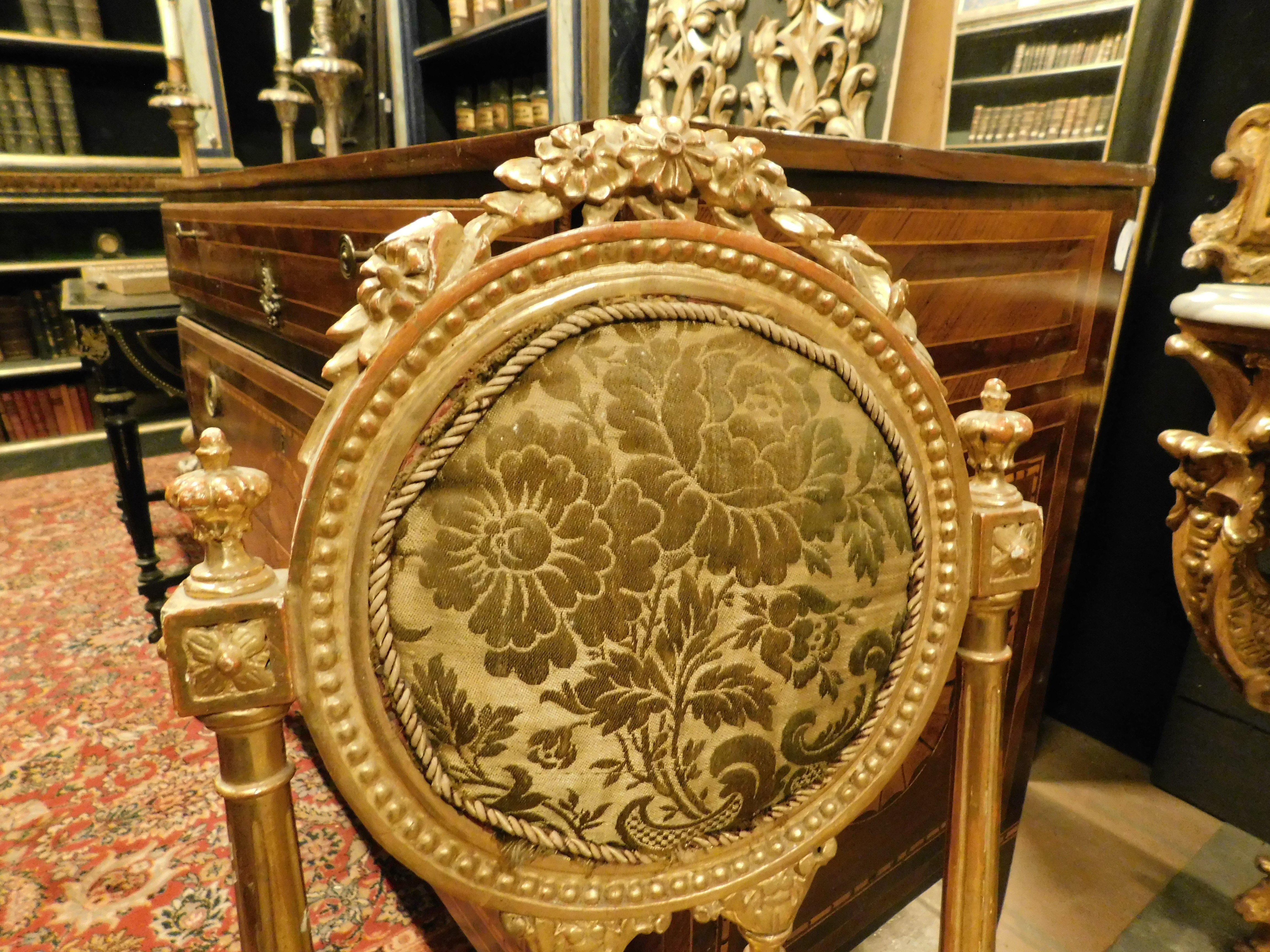 set di 2 sedie in legno dorato e intagliato, Italia In condizioni buone in vendita a Cuneo, Italy (CN)