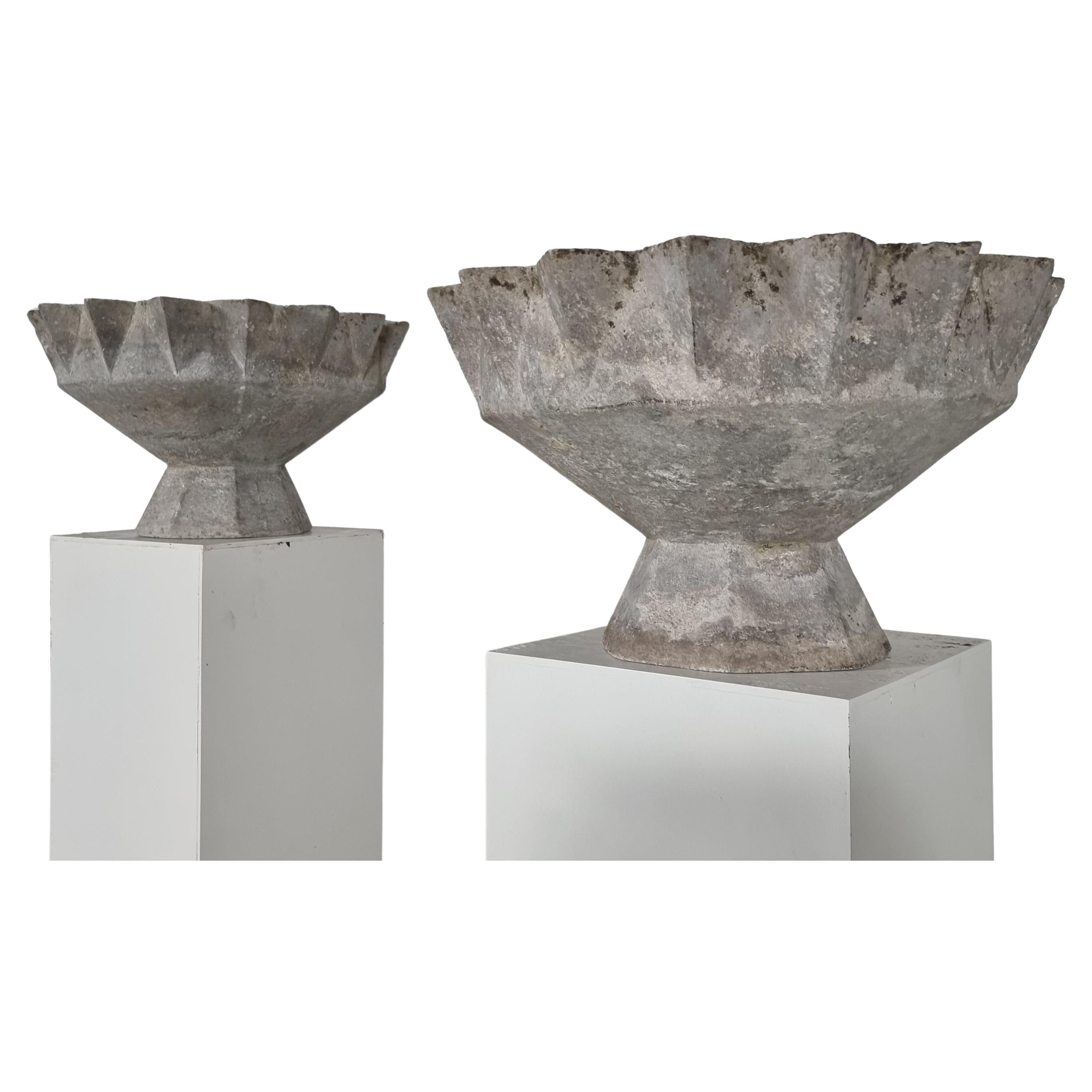 Set of 2 Chalice shaped planters by Willy Guhl, 1970s For Sale at 1stDibs