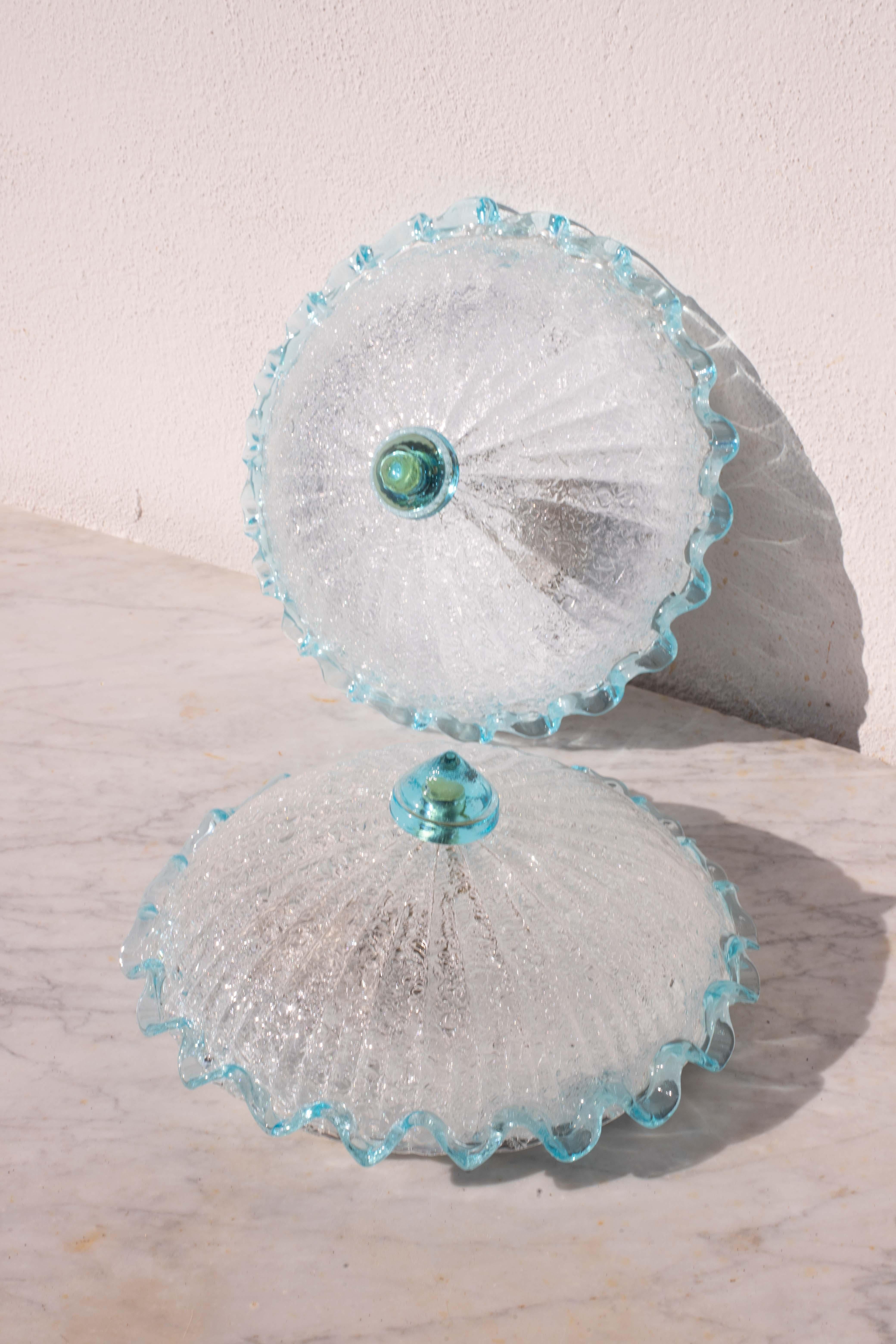 Charmant ensemble de 2 plafonniers italiens en verre de Murano bleu, Murano, 1970 en vente 1