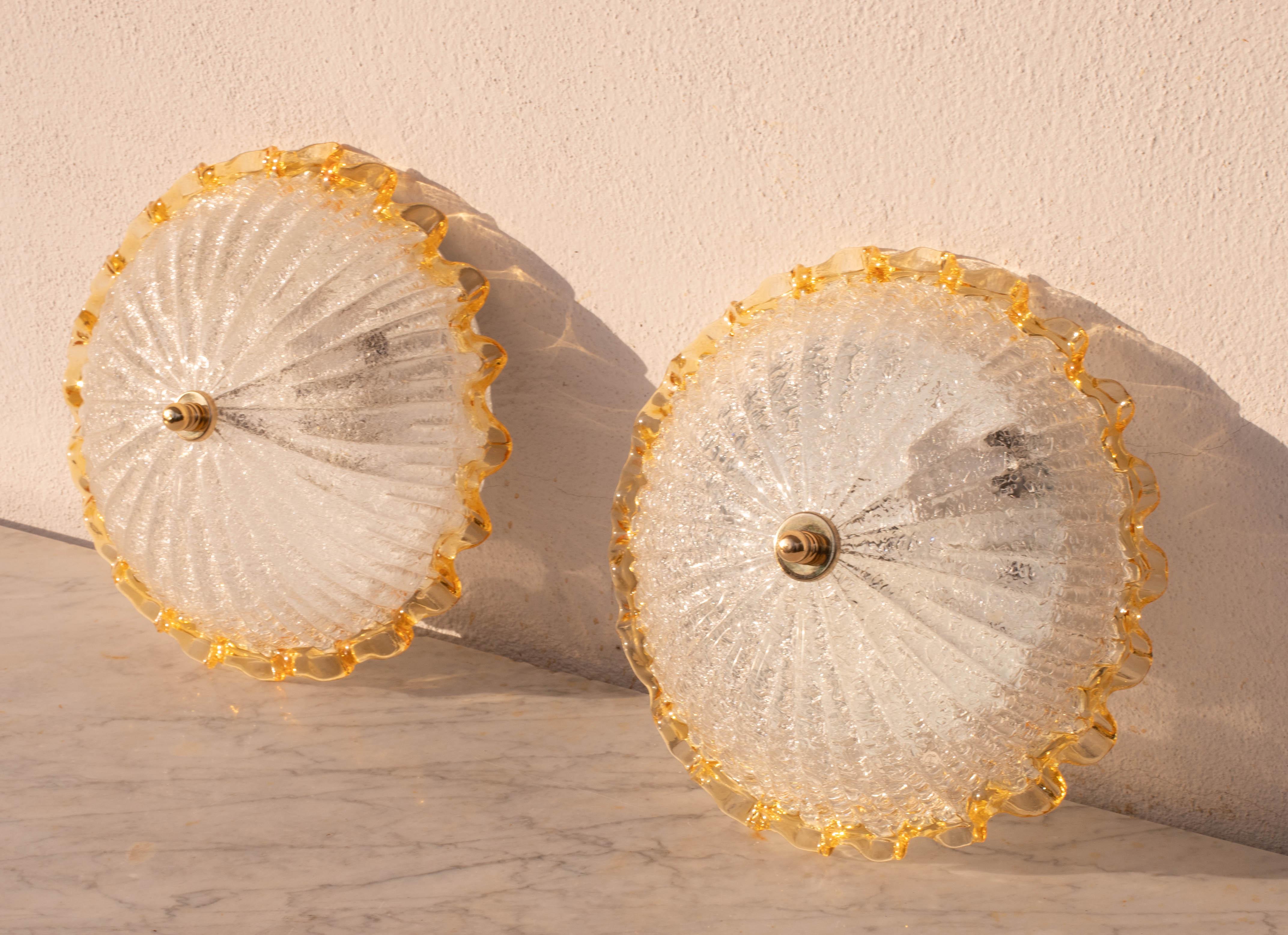 Juego de 2 encantadores plafones italianos de cristal de Murano amarillo, Murano, 1970 en venta 2