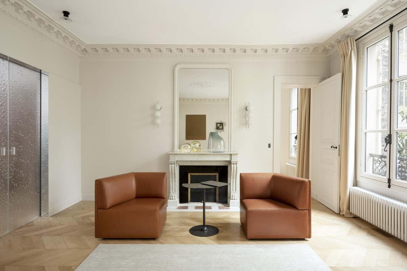 Ensemble de 2 fauteuils Chauffeuses par Plumbum Neuf - En vente à Geneve, CH