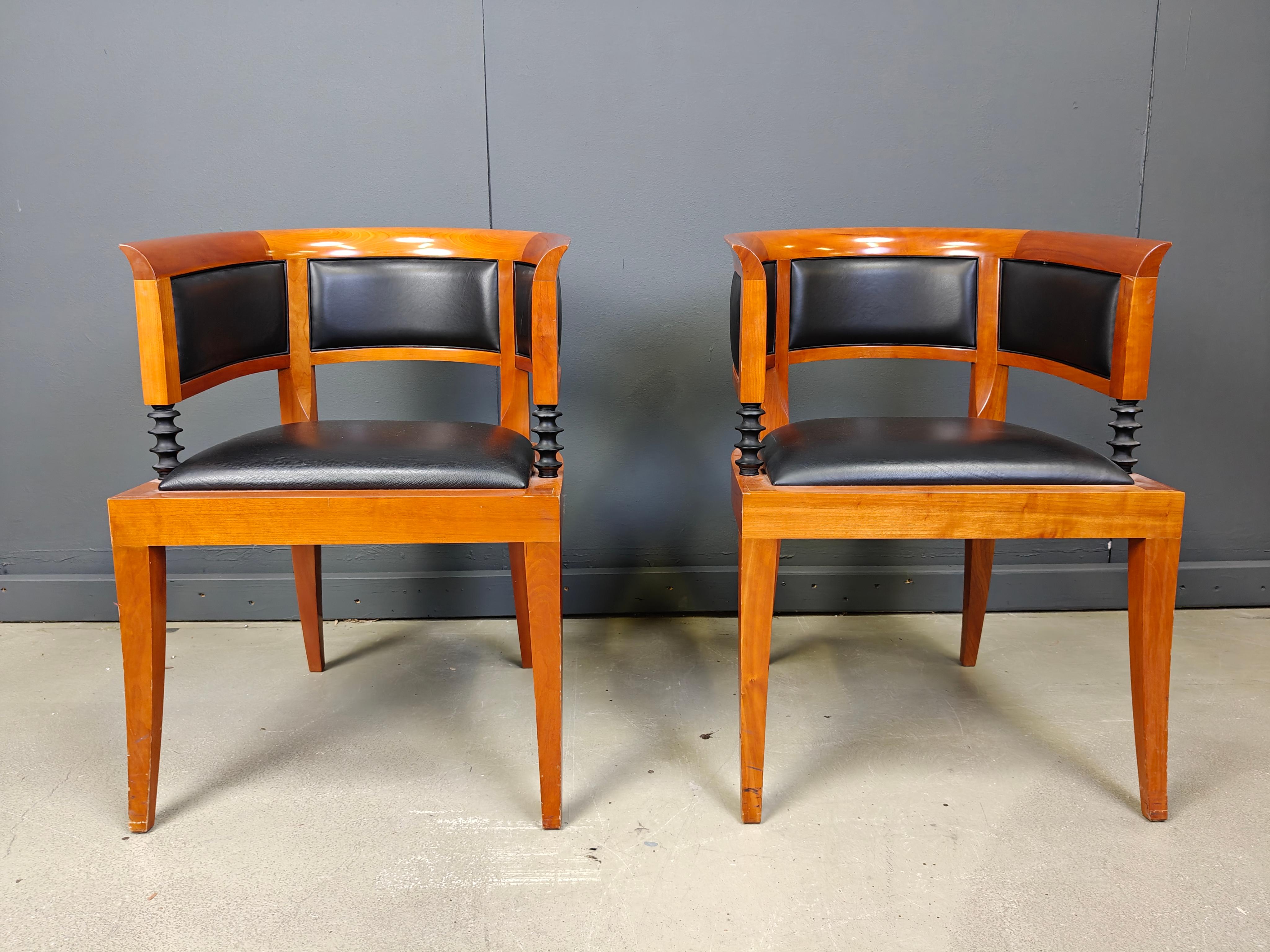 Conjunto de 2 sillones de madera de cerezo de Leon Krier Modelo Sella Media de Giorgetti en venta 4