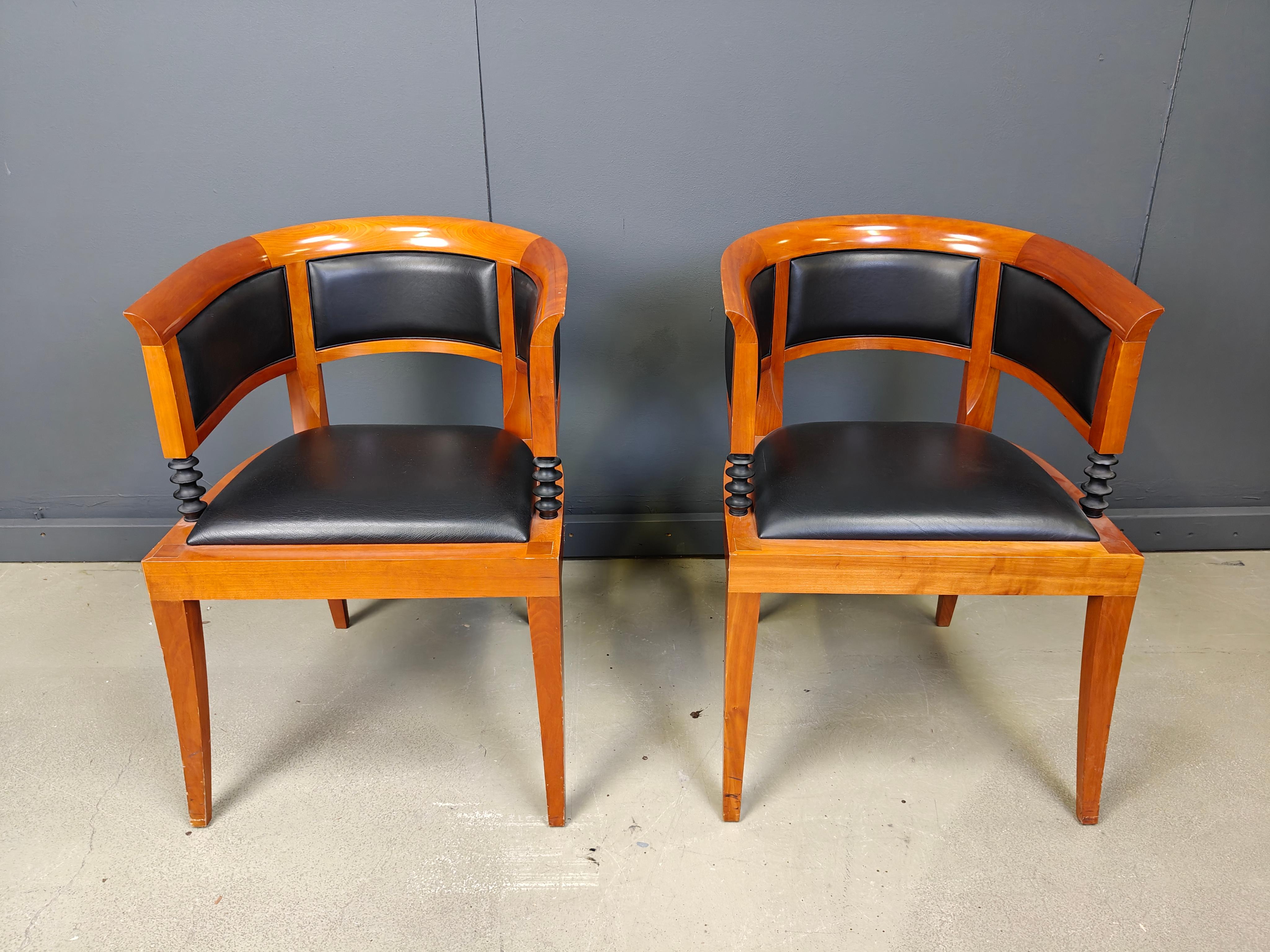 Conjunto de 2 sillones de madera de cerezo de Leon Krier Modelo Sella Media de Giorgetti en venta 5