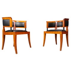 Conjunto de 2 sillones de madera de cerezo de Leon Krier Modelo Sella Media de Giorgetti