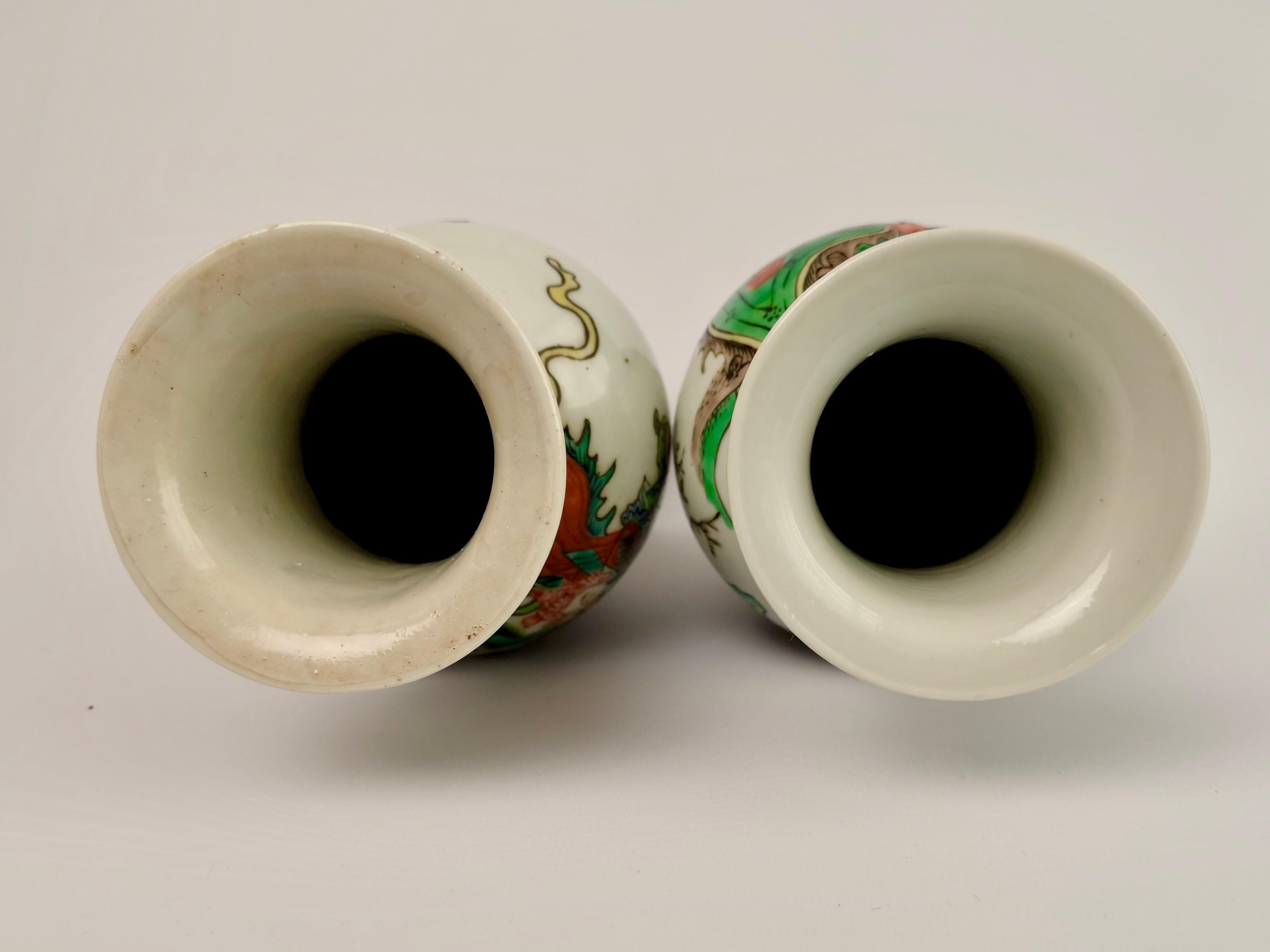 Set of 2 Chinese Export Vases, Warriors in Kangxi Style, 19th Century 13