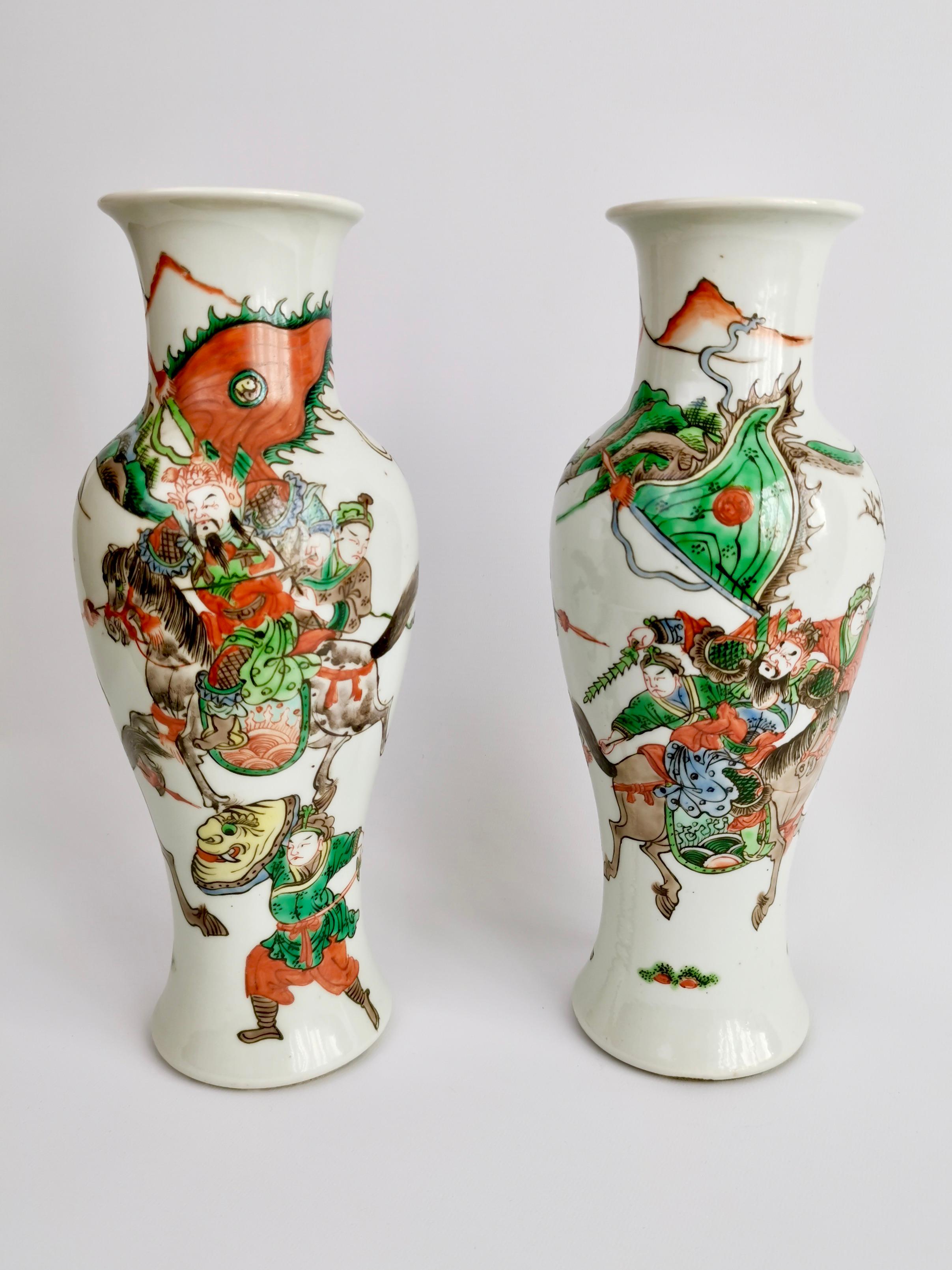 Hand-Painted Set of 2 Chinese Export Vases, Warriors in Kangxi Style, 19th Century