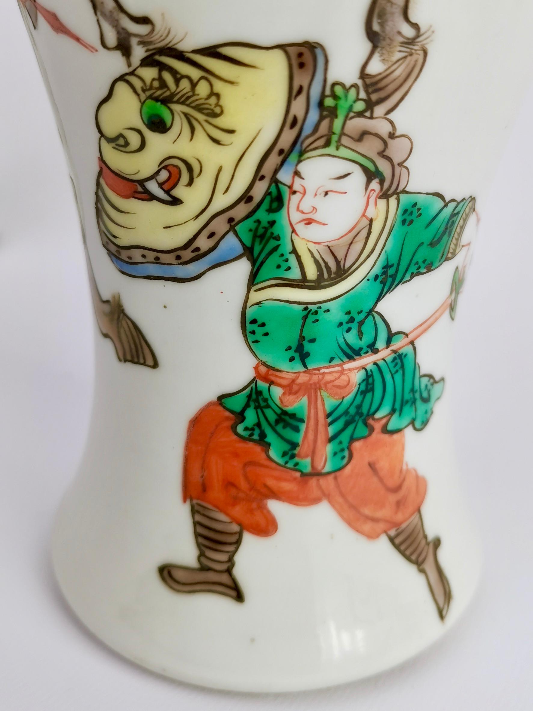 Set of 2 Chinese Export Vases, Warriors in Kangxi Style, 19th Century 4
