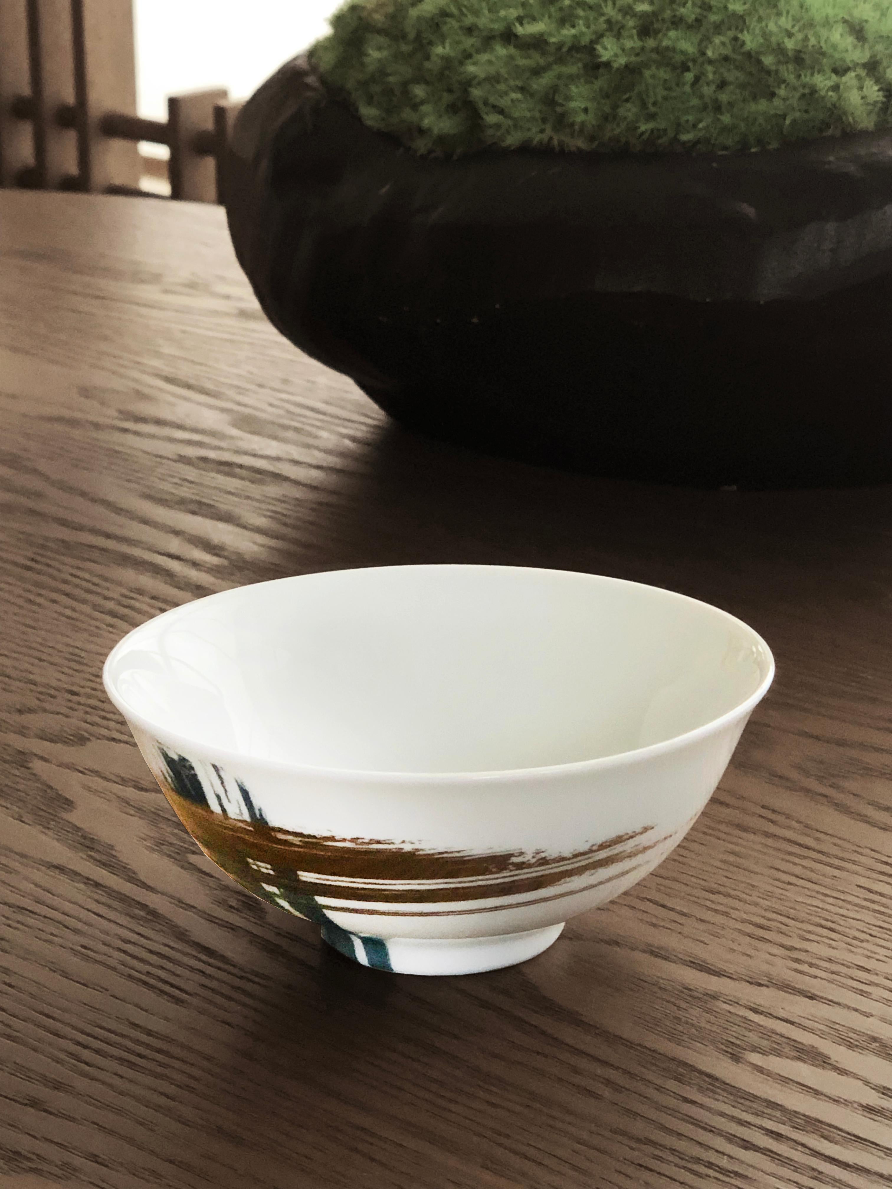 Larger quantities available upon request, with 8 weeks production time.

Description: Chinese rice bowl (2 pieces)
Color: Blue and gold
Size: 12 Ø x 5.5 H cm, 250 ml
Material: Porcelain and gold
Collection: Artisan Brush