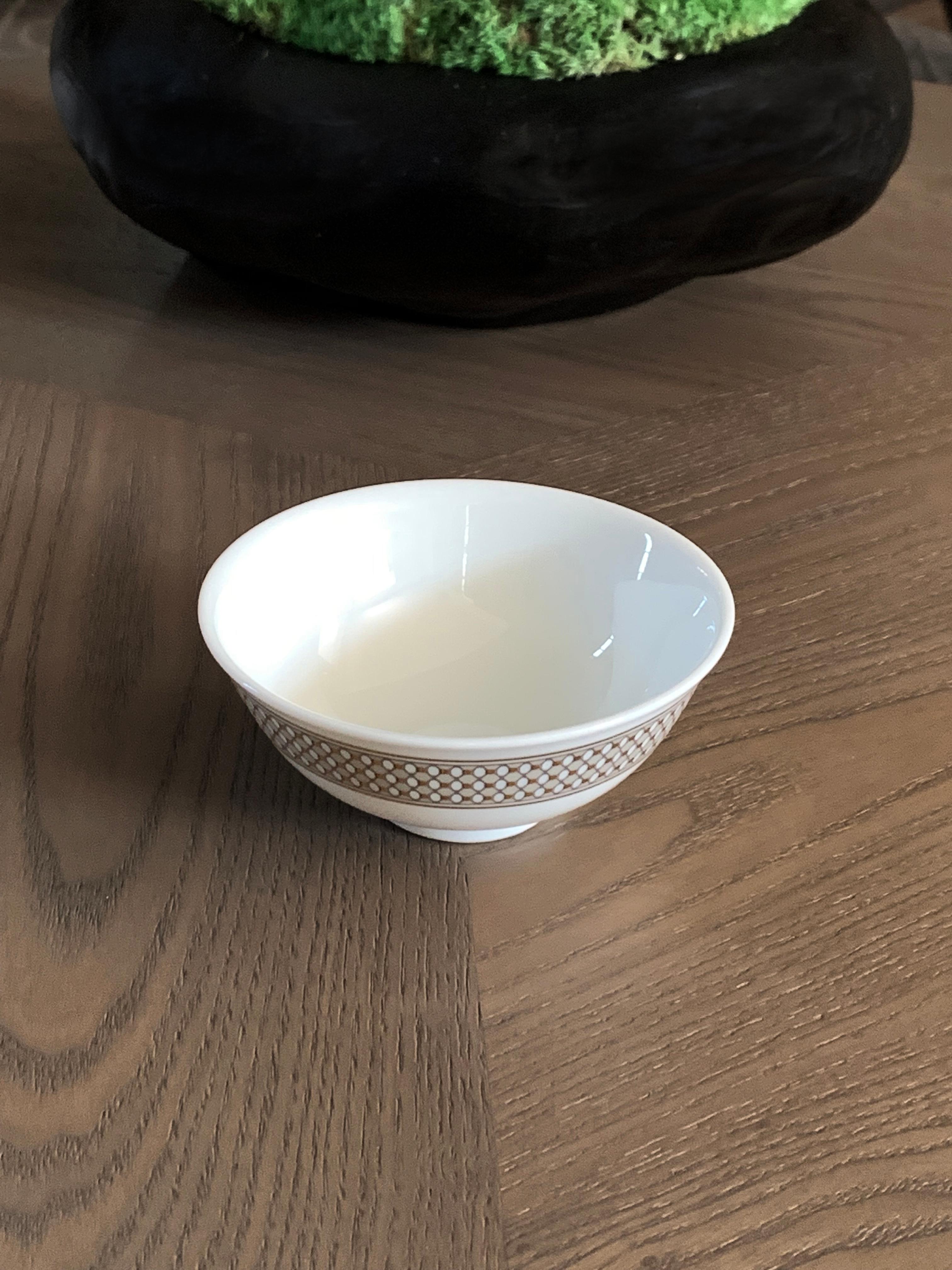 Larger quantities available upon request, with 8 weeks production time.

Description: Chinese rice bowl (2 pieces)
Color: Beige and gold
Size: 12 Ø x 5.5 H cm, 250 ml
Material: Porcelain and gold
Collection: Modern vintage.