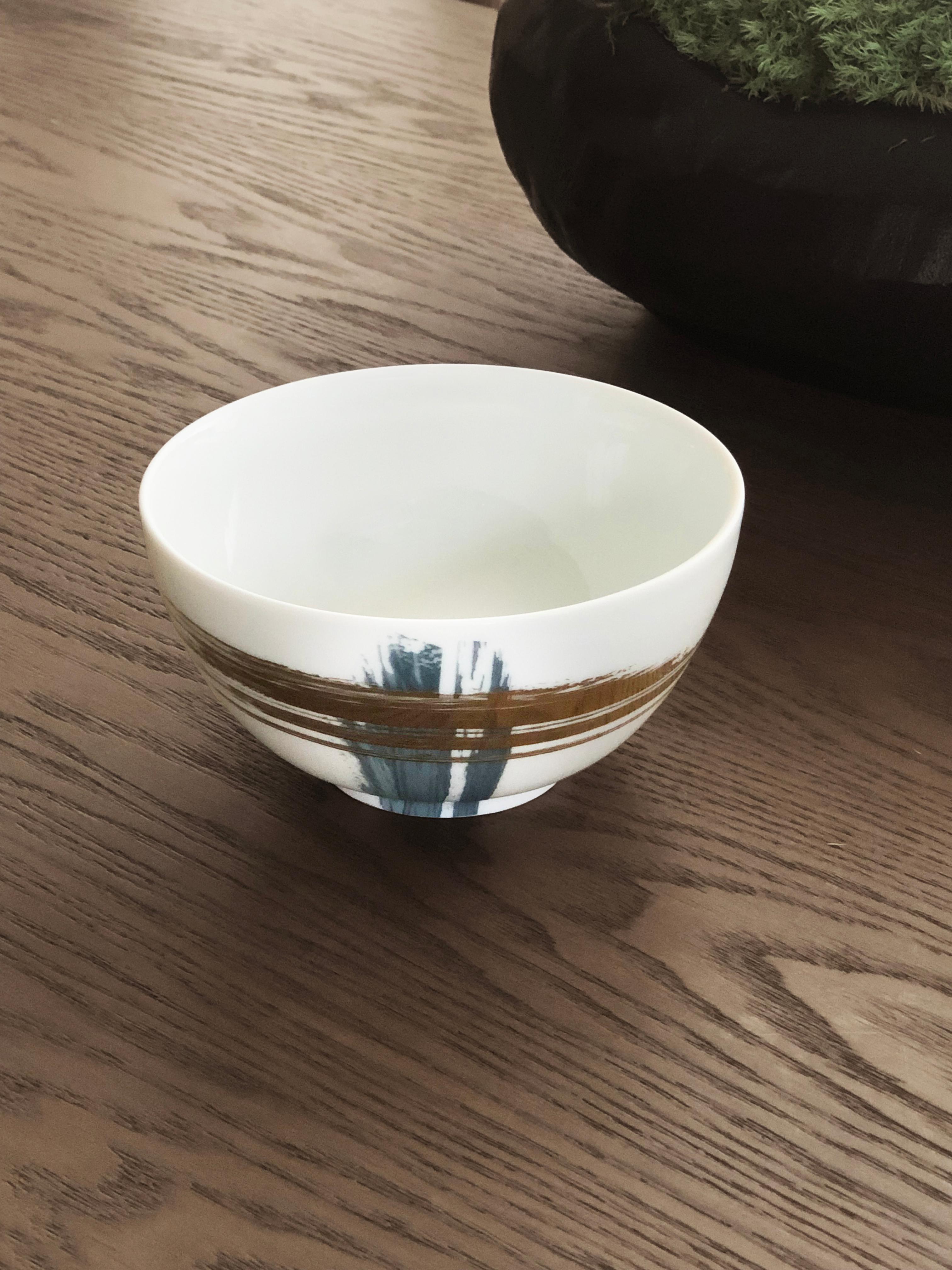 Larger quantities available upon request, with 8 weeks production time.

Description: Chinese soup bowl (2 pieces)
Color: Blue and gold
Size: 12 Ø x 6 H cm, 250 ml
Material: Porcelain and gold
Collection: Artisan Brush