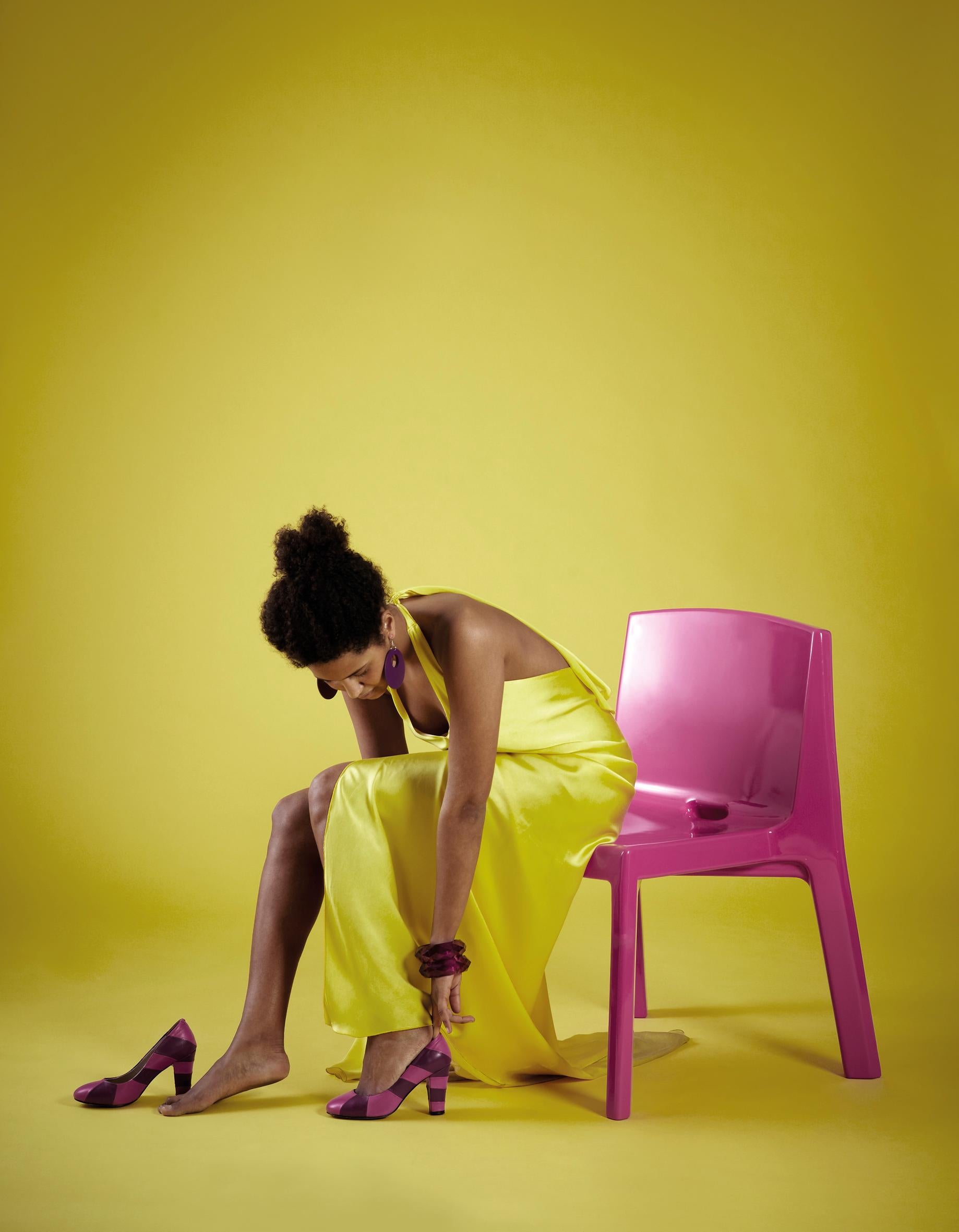 italien Ensemble de 2 chaises Q4 marron chocolat par Jorge Najera en vente