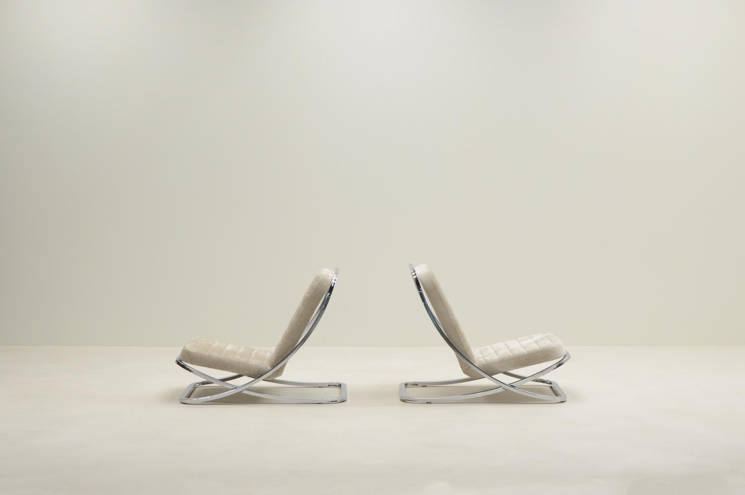 European Set of 2 chrome slipper chairs, 1970s europe.