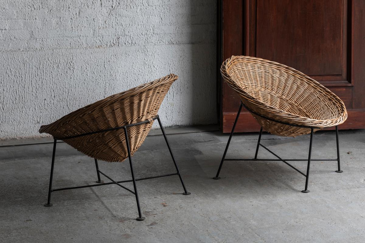 Set of 2 circular rattan basket lounge chairs, France, 1960s In Good Condition In Antwerpen, BE