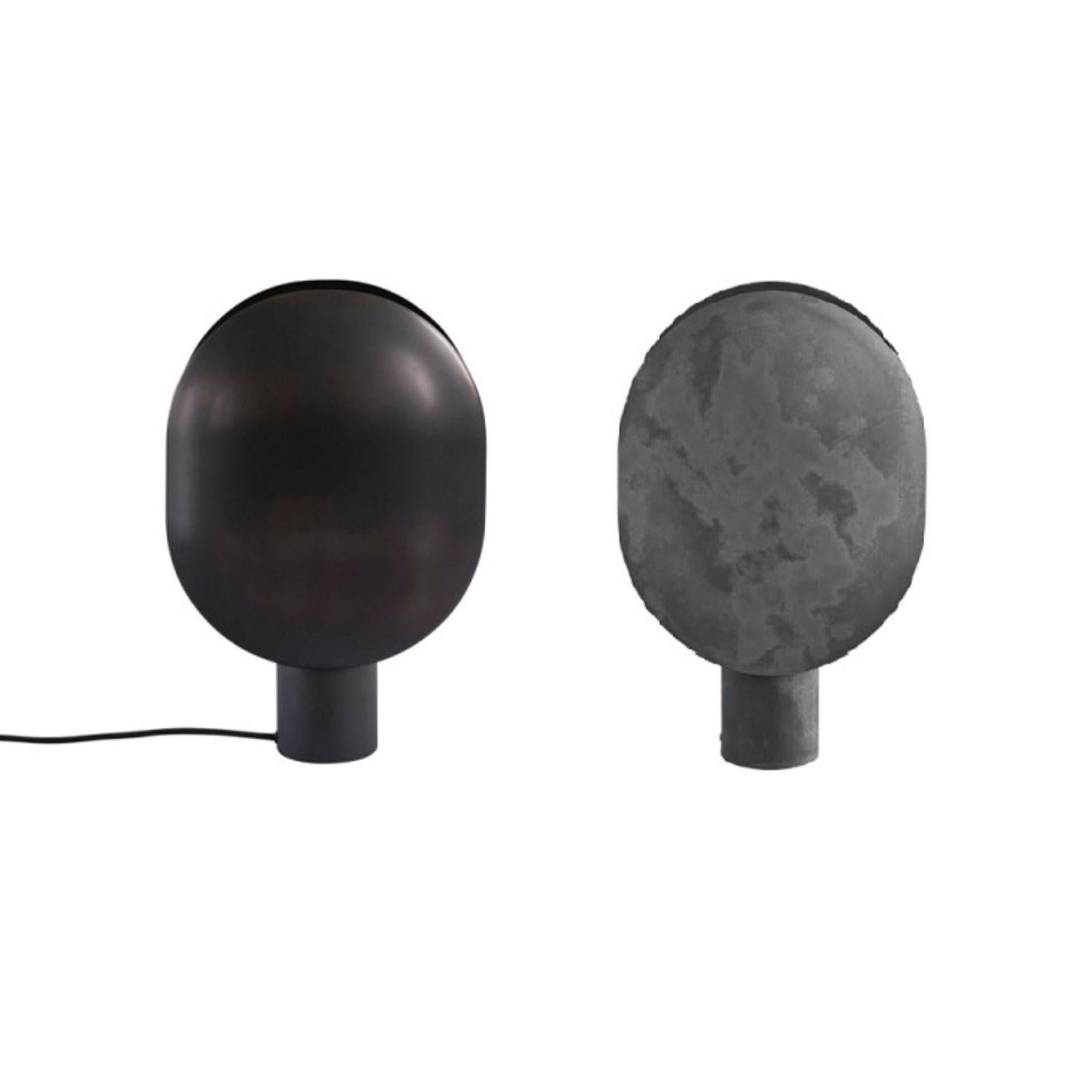 Set of 2 clam table lamps by 101 Copenhagen
Designed by Kristian Sofus Hansen & Tommy Hyldahl
Dimensions: L 30 x W 15 x H 43,5 cm
Cable length: 200 cm
This product is not wired for USA
Materials: Metal
Cable: Fabric covered cable /