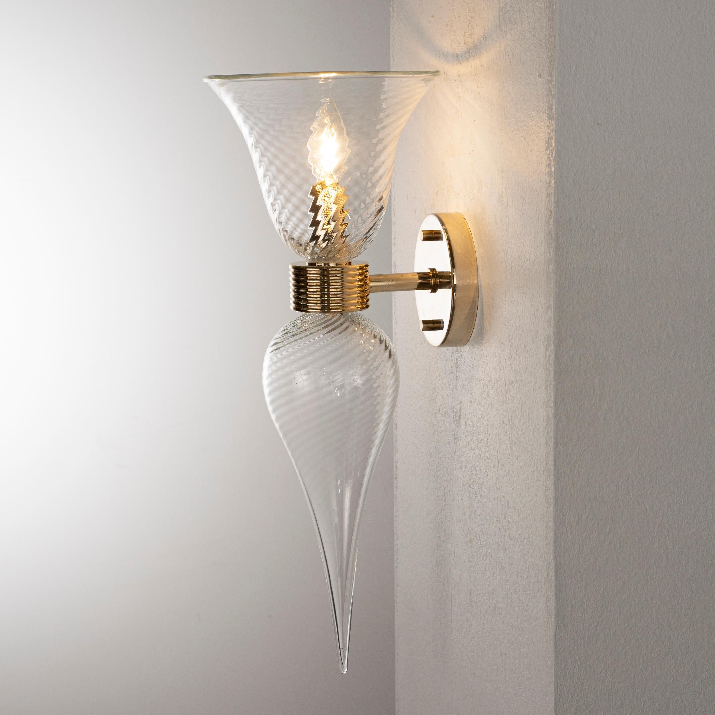 Art Déco Set di 2 lampade da parete in vetro di Murano trasparente con cornice dorata Made in Italy, in stock in vendita