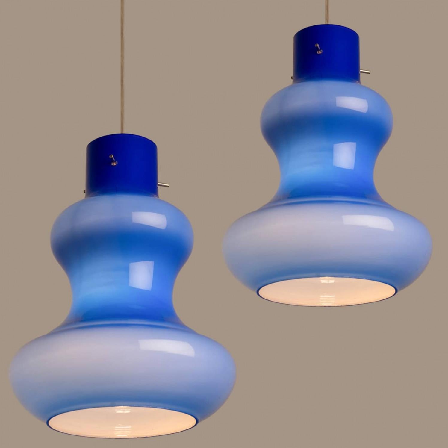 Italian Set of 2 Cobalt Murano Glass Pendant Lights by Massimo Vignelli for Venini, 1960 For Sale