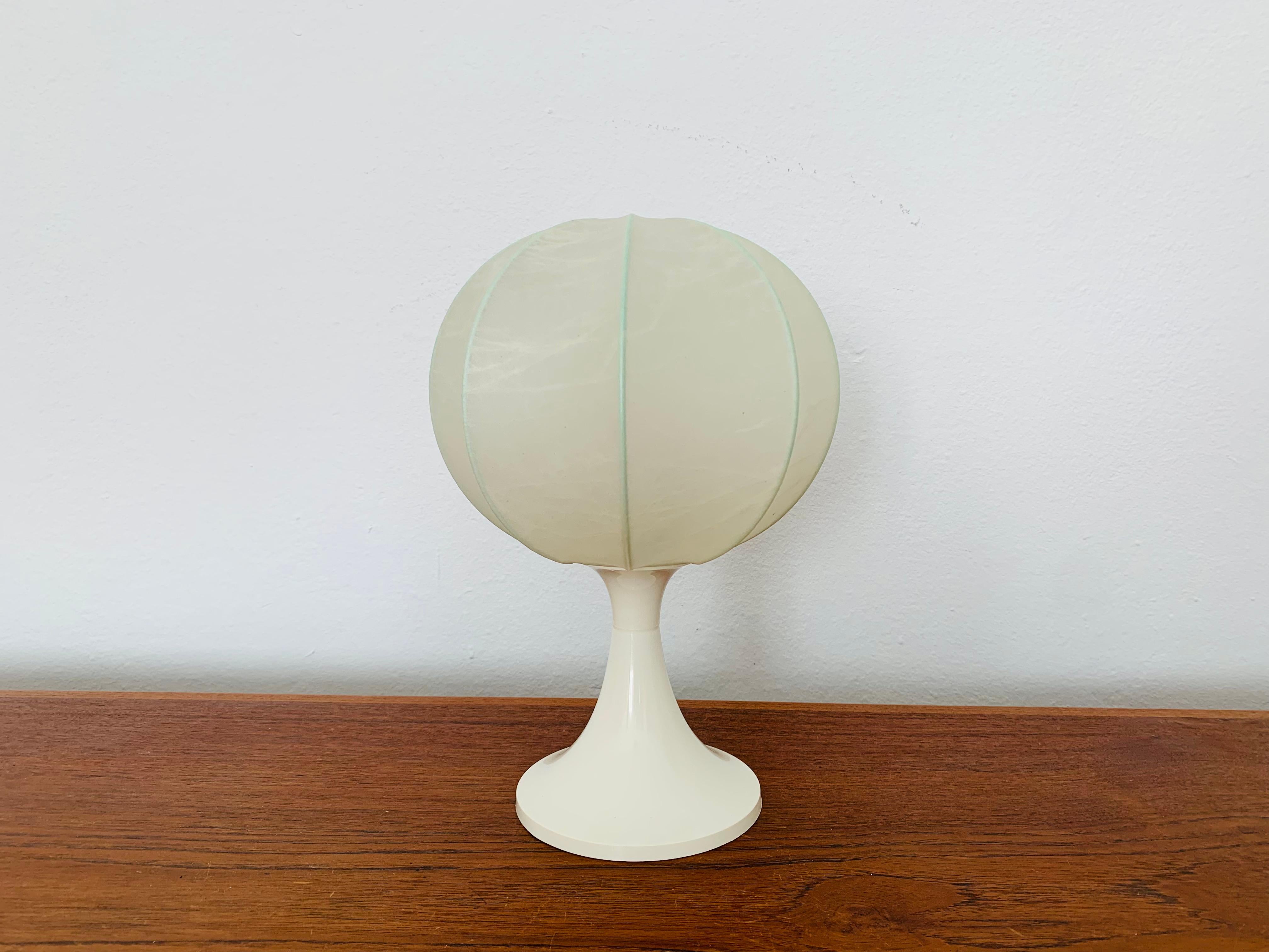 Milieu du XXe siècle Ensemble de 2 lampes de table cocon en vente