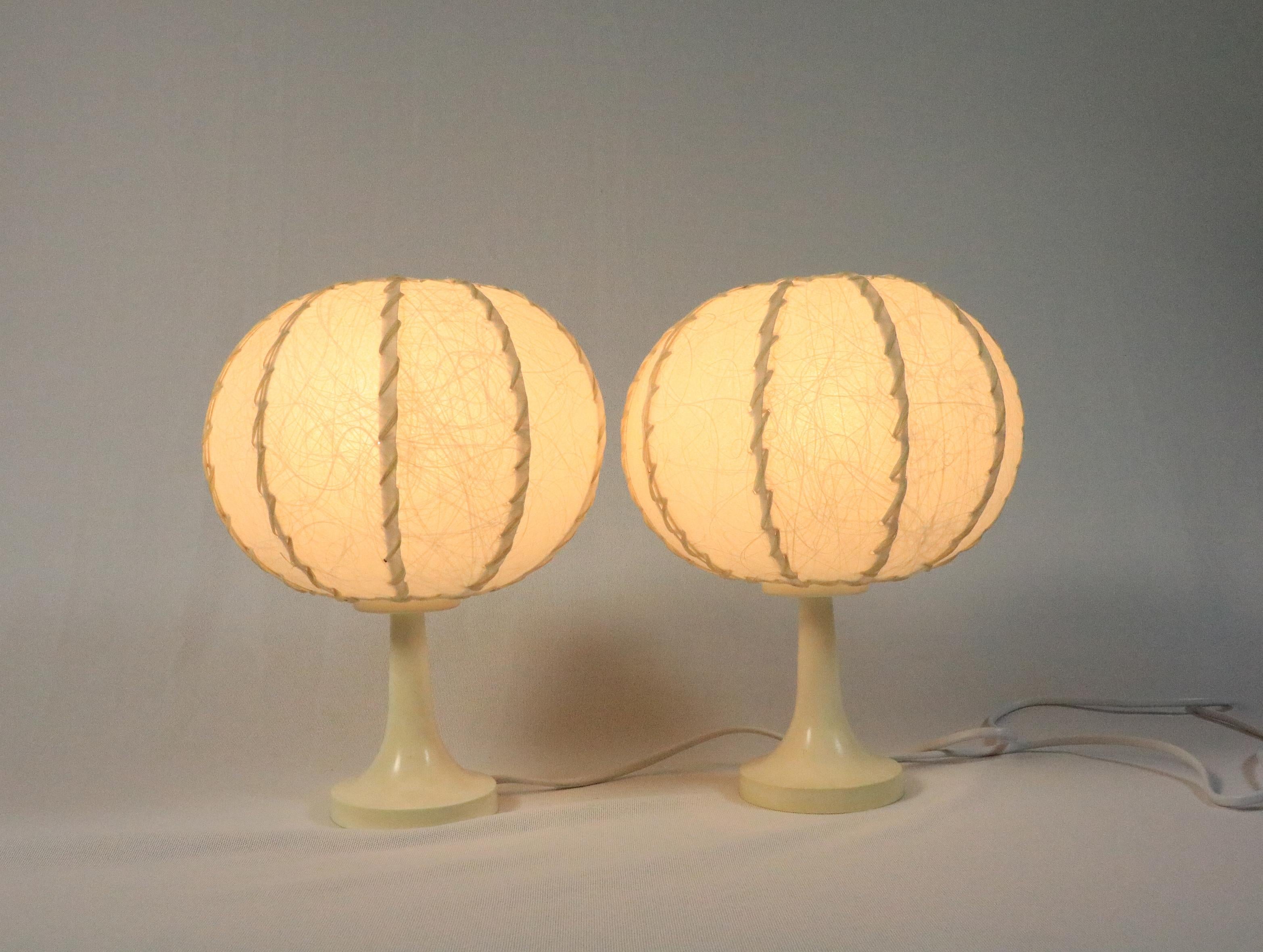 Set of 2 Cocoon Table Lamps, Tulip Base, Mid-Century, Germany In Good Condition For Sale In Berlin, BE