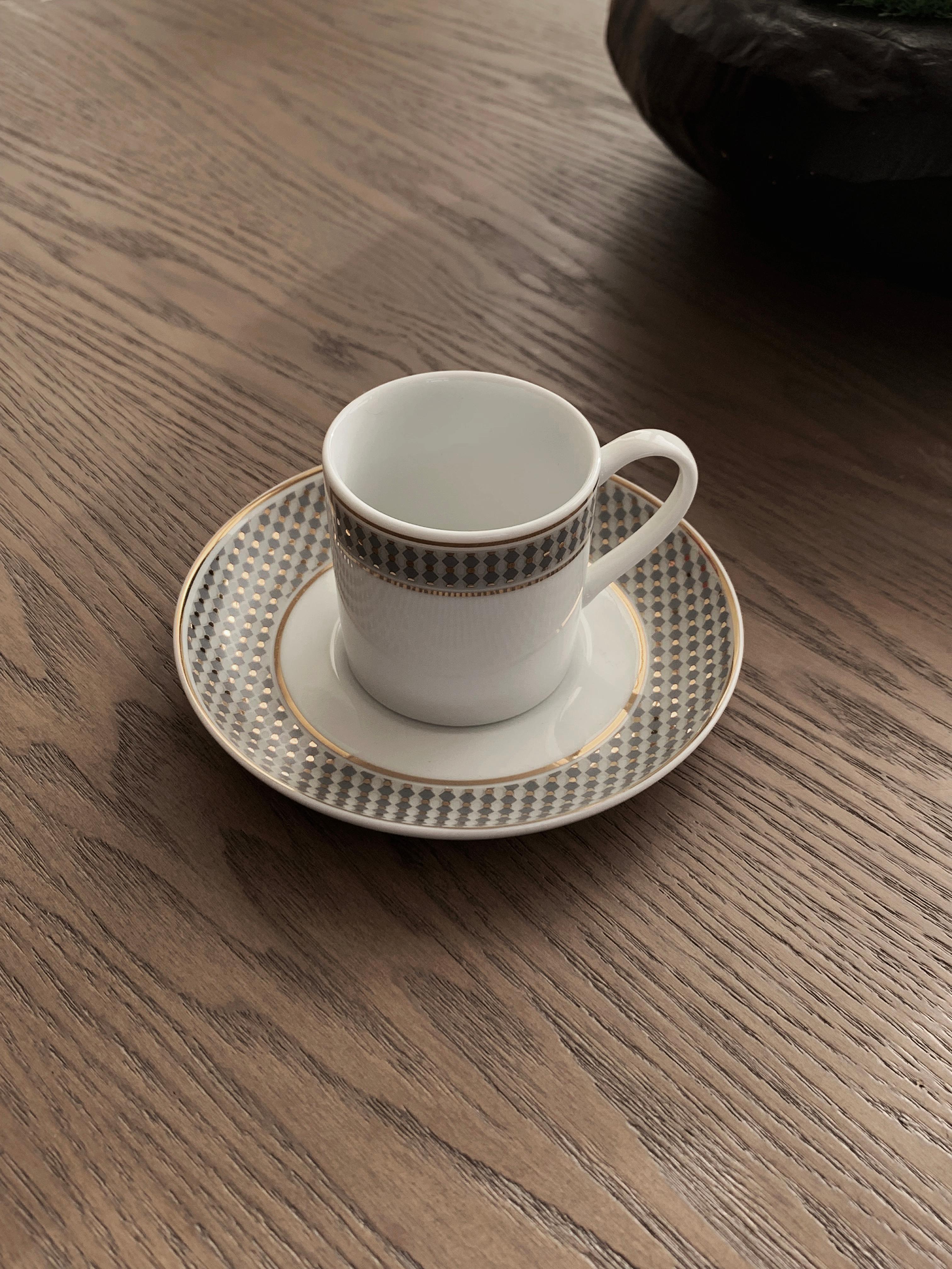 Malaysian Set of 2 Coffee Cup with Saucer Modern Vintage André Fu Living Tableware New For Sale