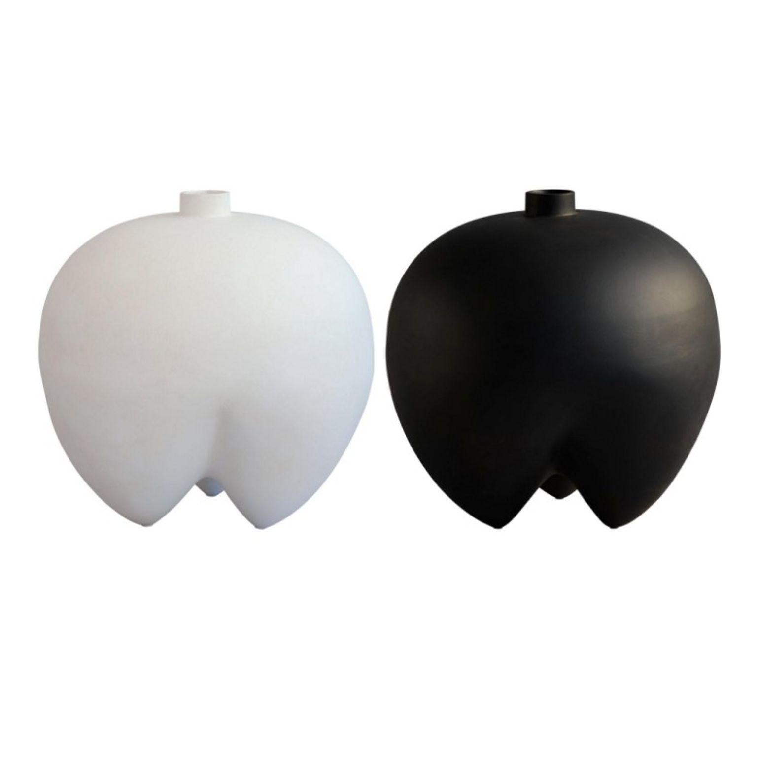 Set of 2 Coffee Sumo Vases Big by 101 Copenhagen
Designed by Kristian Sofus Hansen & Tommy Hyldahl
Dimensions: L45 / W45 / H45 CM
Materials: Ceramic

Sumo celebrates the human body. As a reference to the Japanese sport Sumo, all vases are