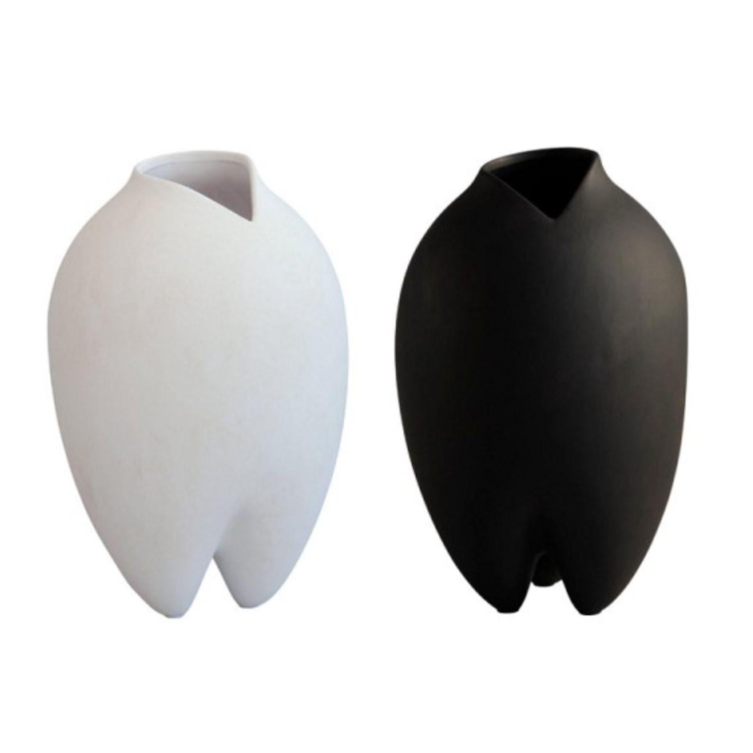 Set of 2 coffee Sumo vases slim by 101 Copenhagen
Designed by Kristian Sofus Hansen & Tommy Hyldahl
Dimensions: L 24 / W 24 / H 38 cm.
Materials: ceramic

Sumo celebrates the human body. As a reference to the Japanese sport Sumo, all vases are