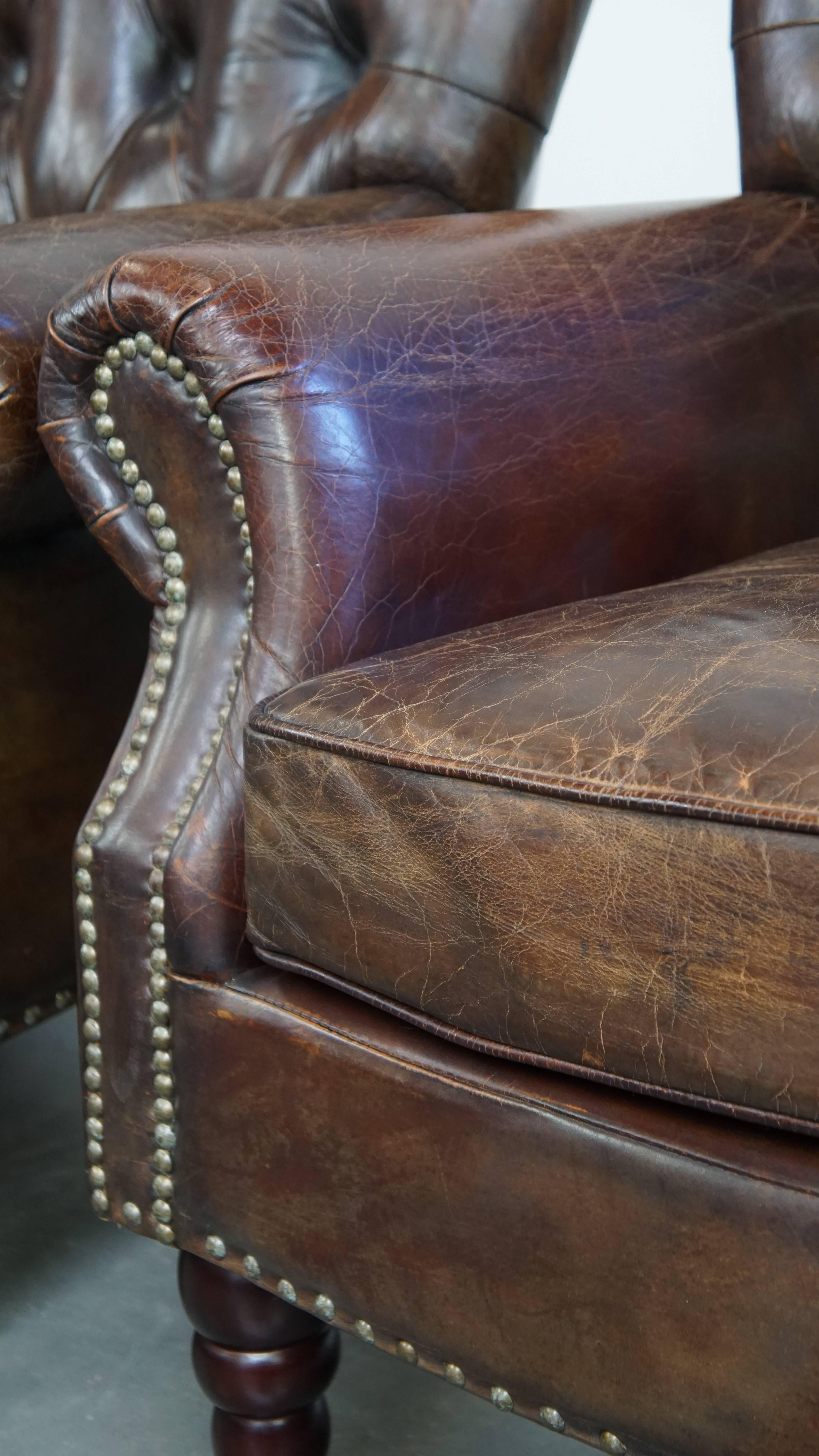 2er-Set Chesterfield-Sessel aus genarbtem Rindsleder in Cognac Brown im Angebot 6