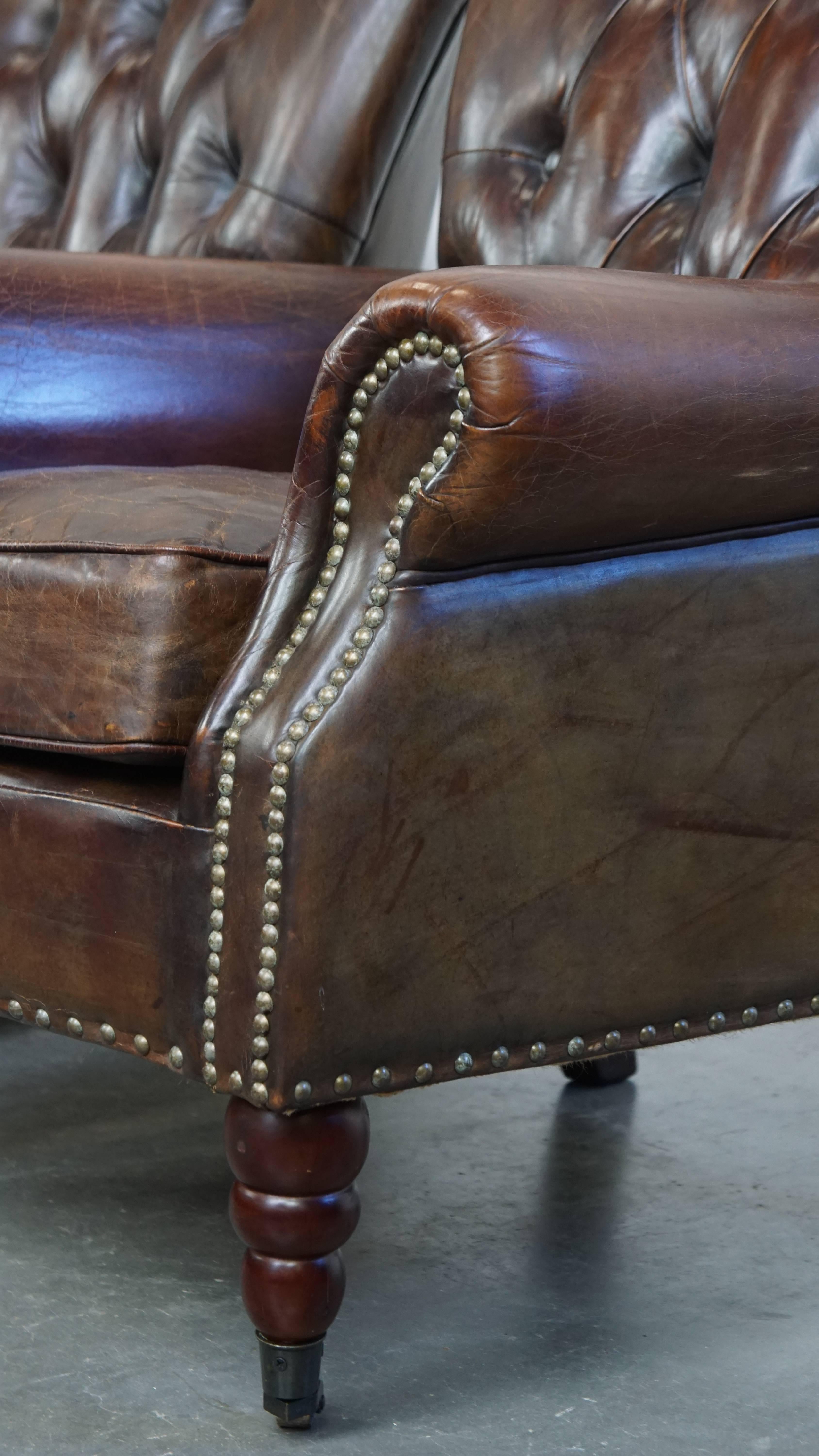 2er-Set Chesterfield-Sessel aus genarbtem Rindsleder in Cognac Brown im Angebot 9