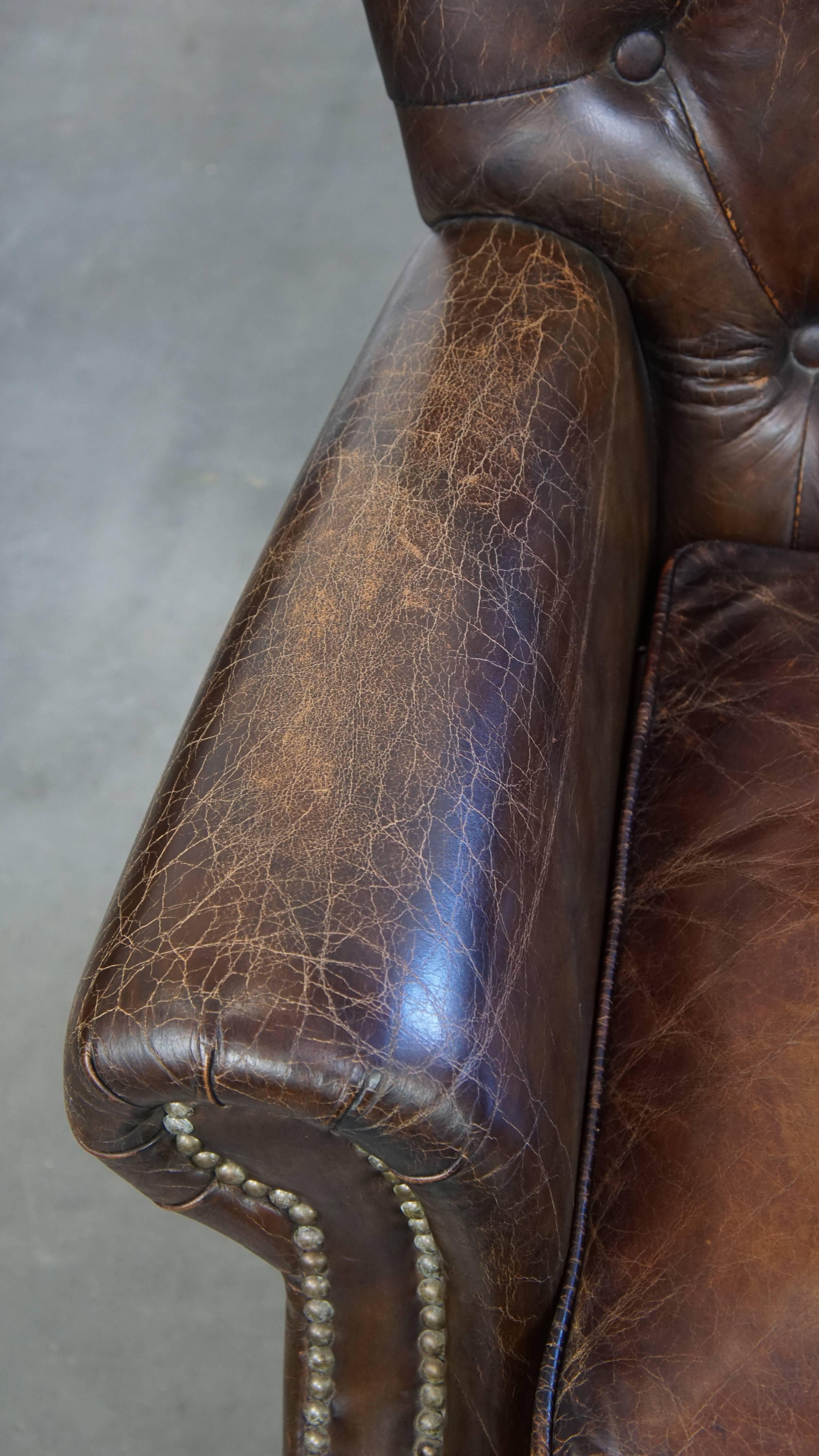 2er-Set Chesterfield-Sessel aus genarbtem Rindsleder in Cognac Brown im Angebot 1
