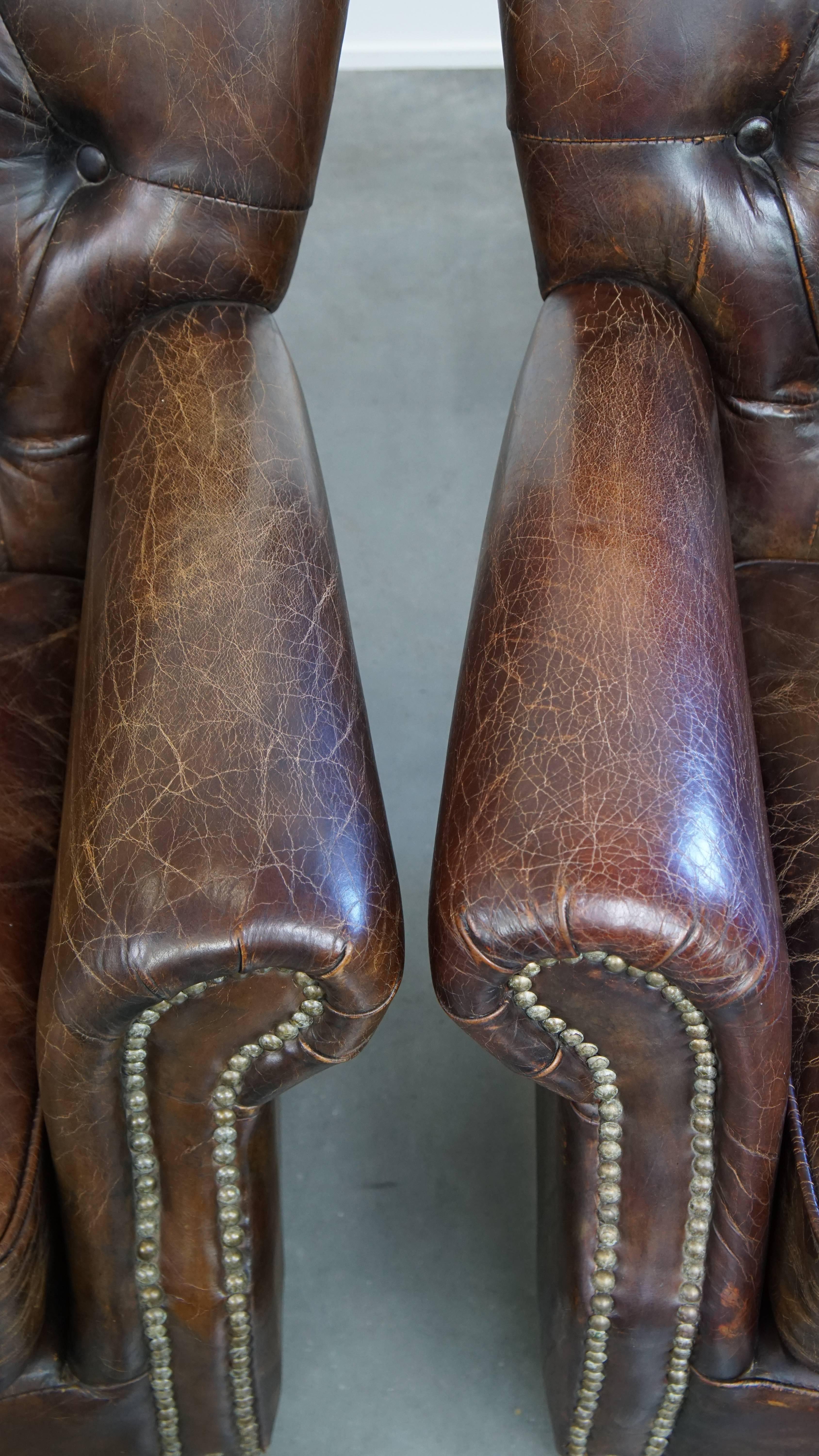 2er-Set Chesterfield-Sessel aus genarbtem Rindsleder in Cognac Brown im Angebot 2