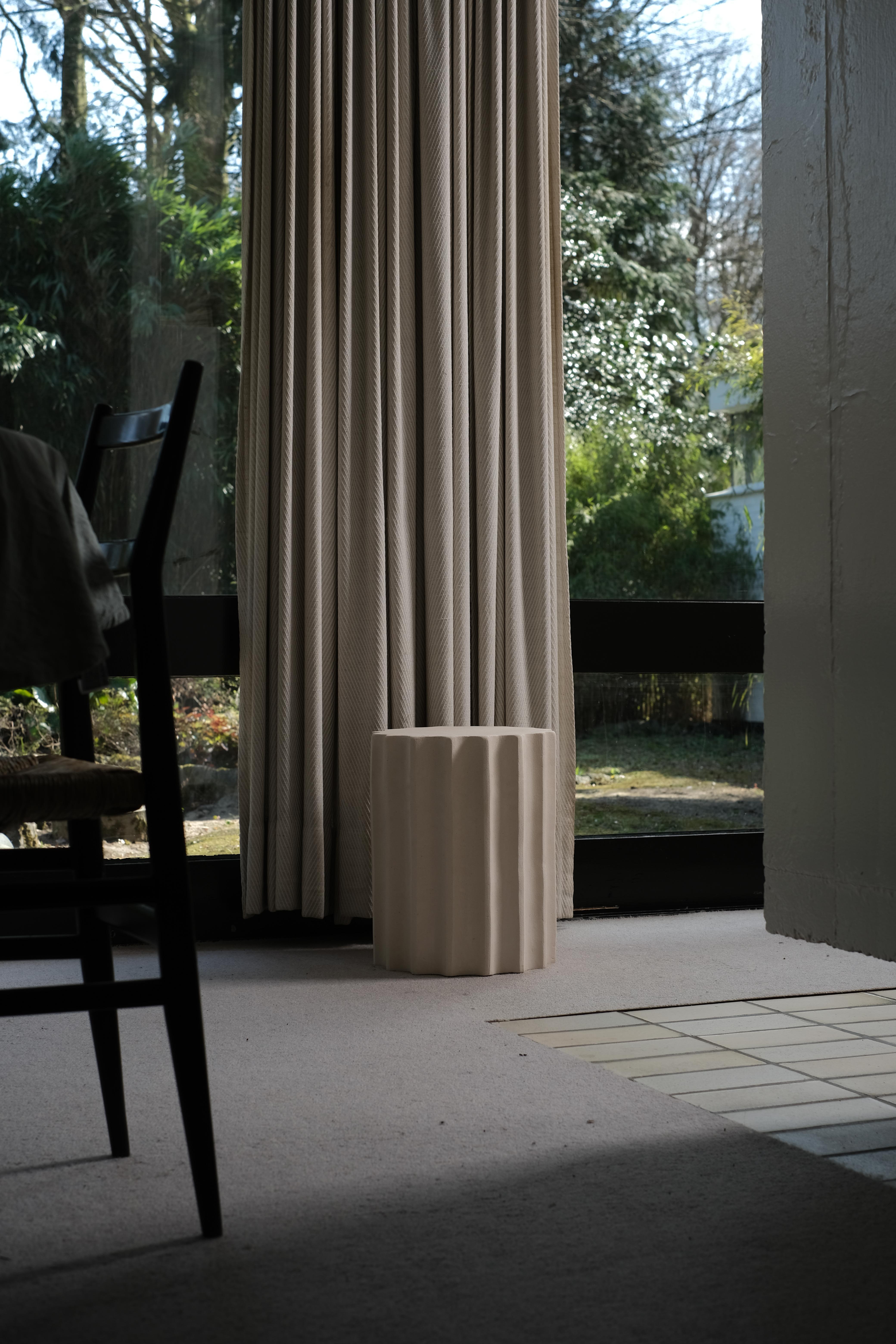 XXIe siècle et contemporain Ensemble de tables d'appoint duo à 2 colonnes par Atelier Ledure en vente