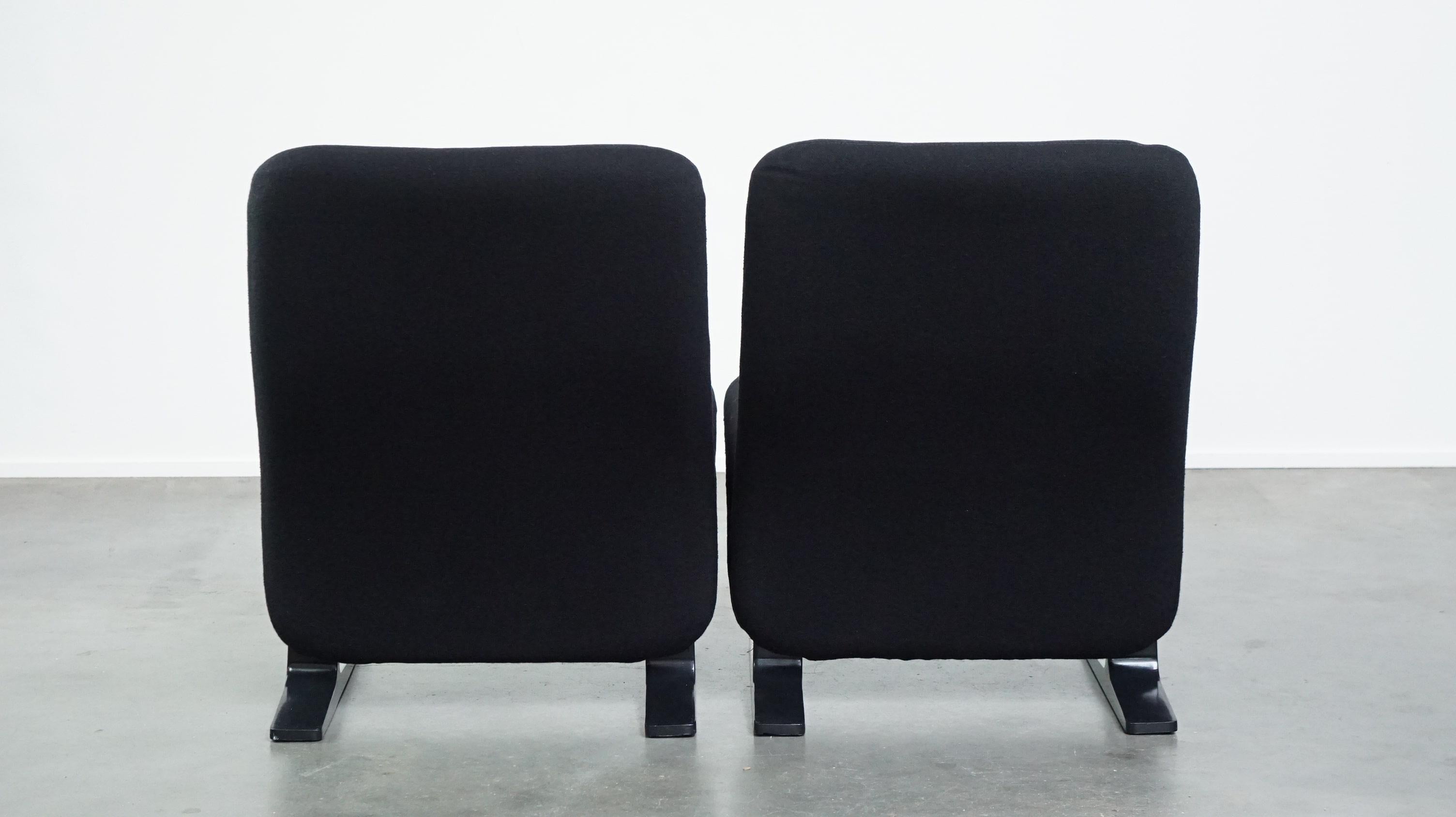 Fatto a mano Set di 2 comode poltrone nere dal design vintage in vendita