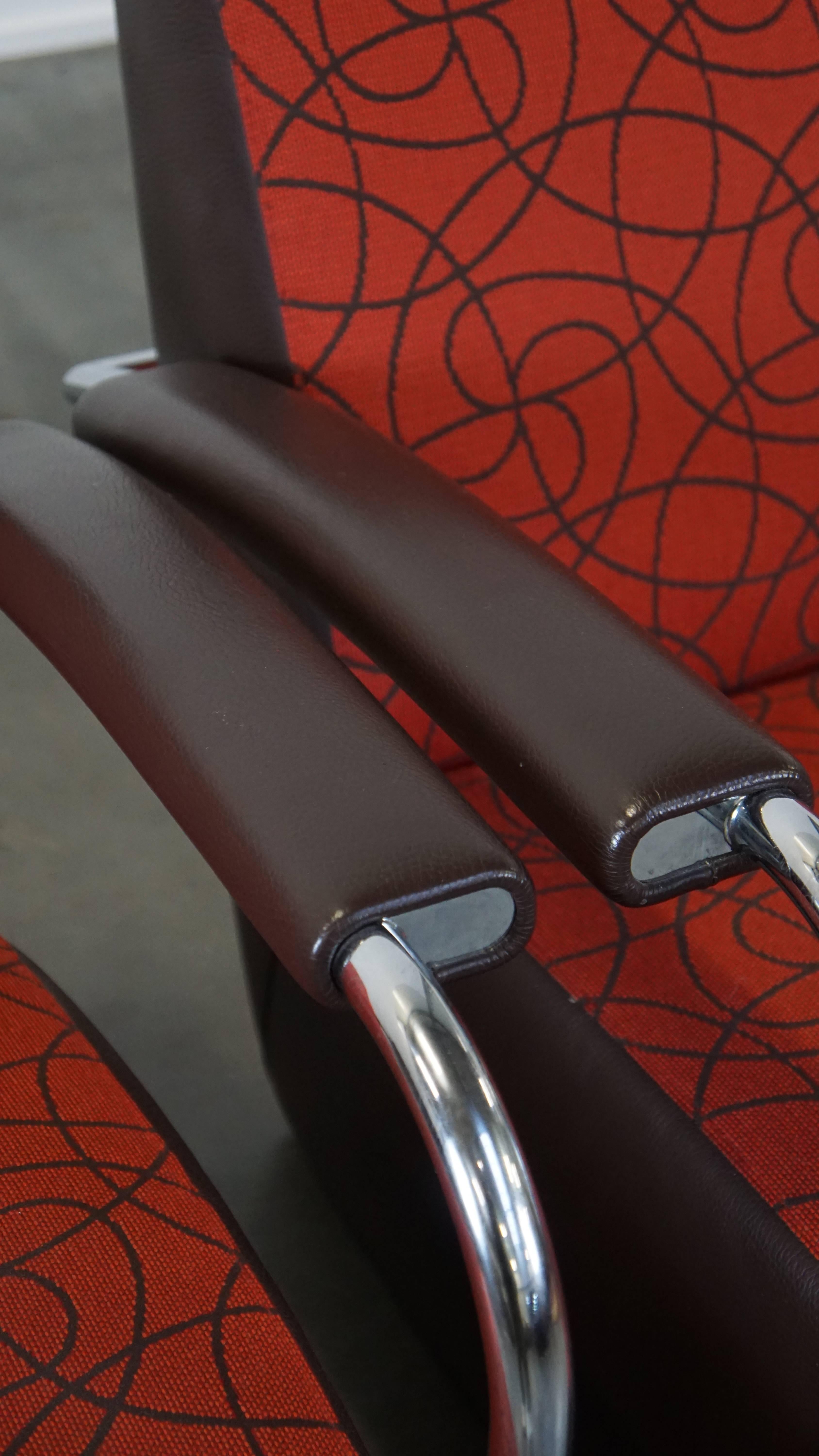 Metallo Set di 2 comode poltrone di design Leolux modello Scylla con cuscino aggiuntivo in vendita