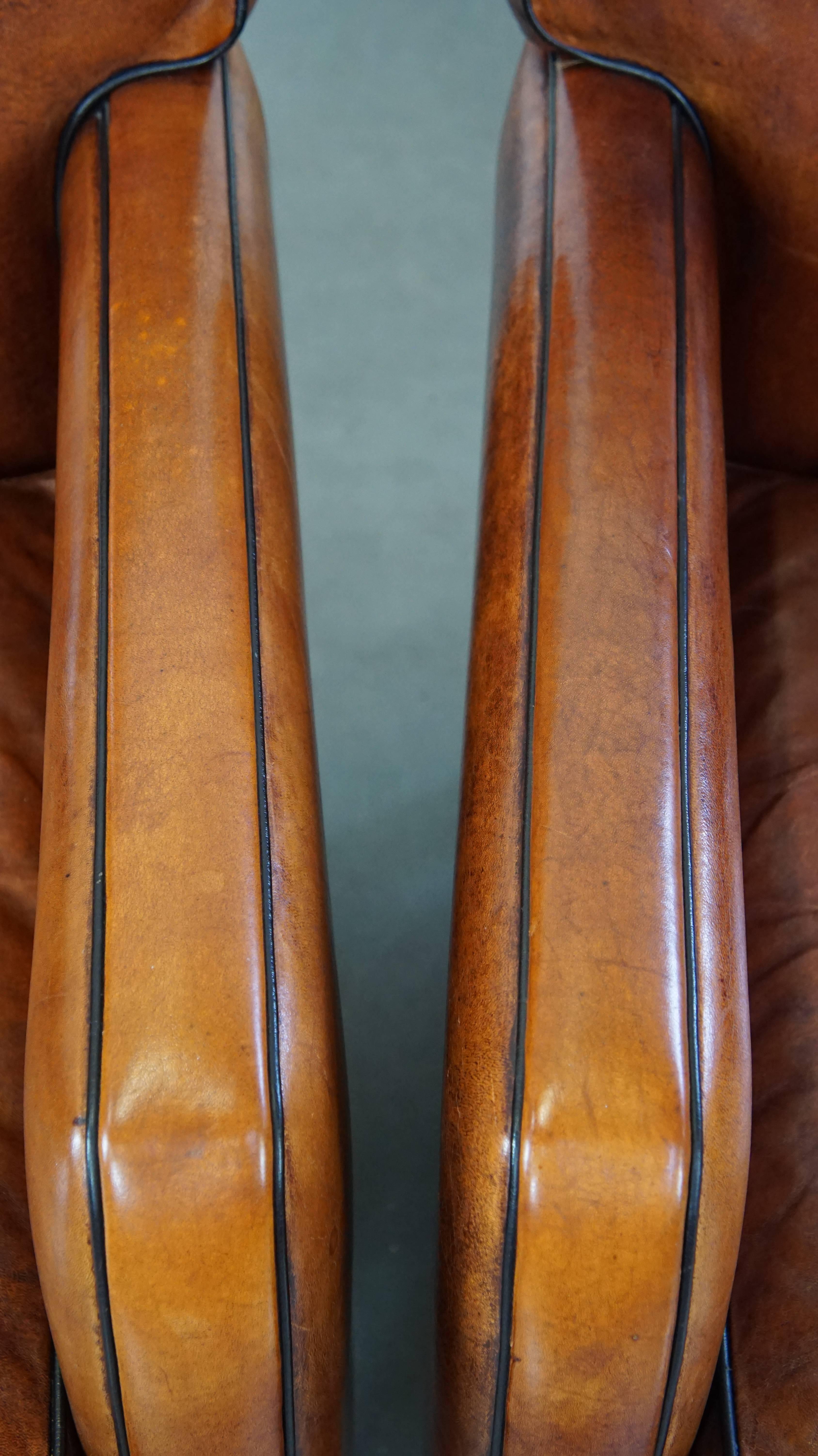 Set di 2 comode ed eleganti poltrone in pelle di pecora con splendide finiture in vendita 2