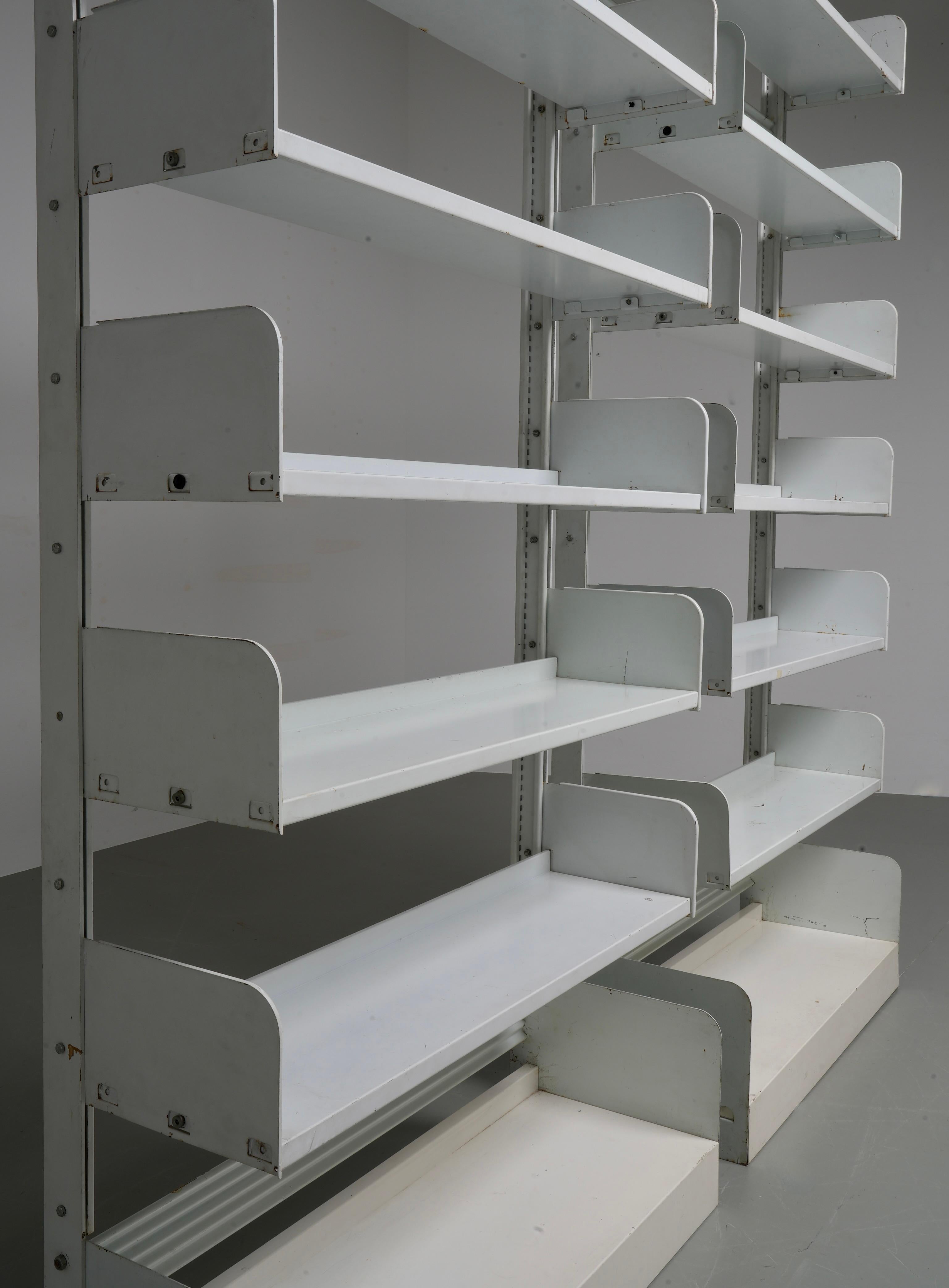 shelf lips