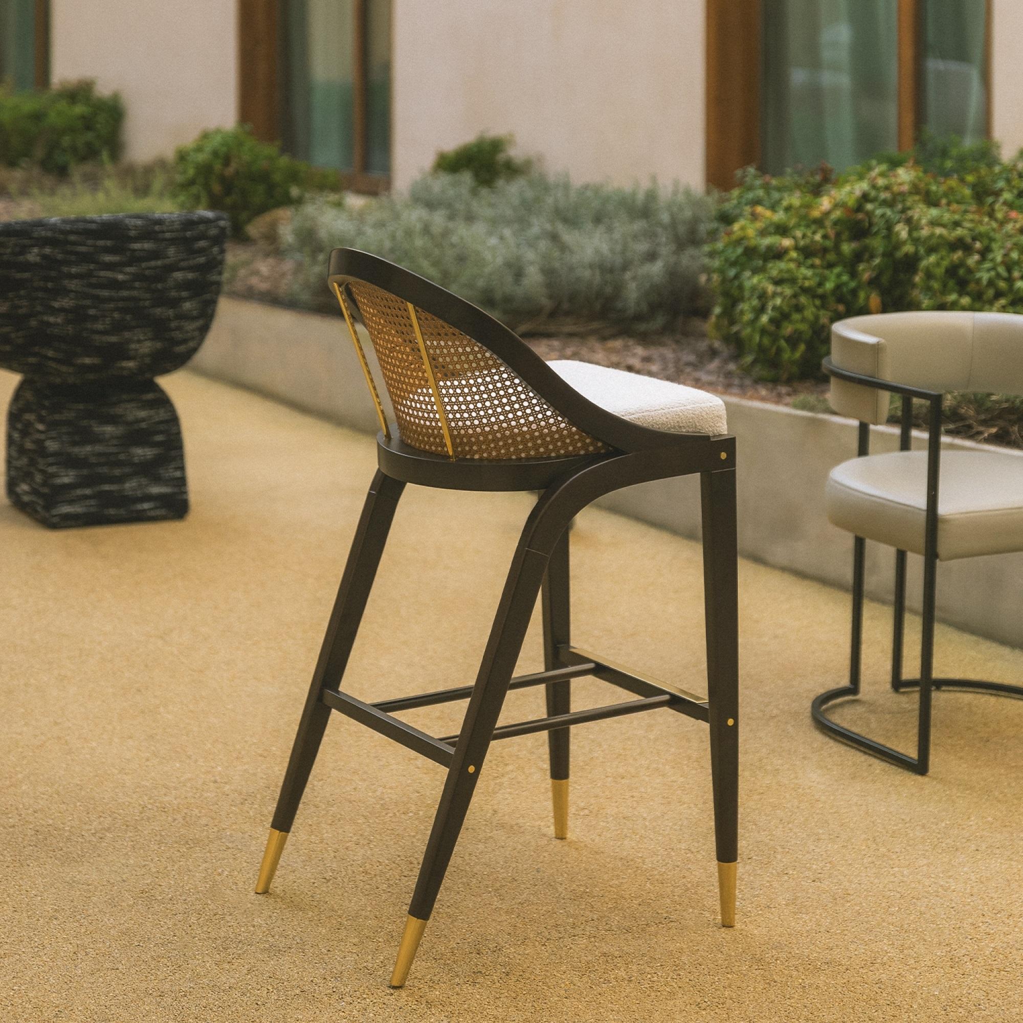 2er-Set Contemporary Barhocker mit Rohrrücken aus Ebenholz im Zustand „Neu“ im Angebot in NEW YORK, NY
