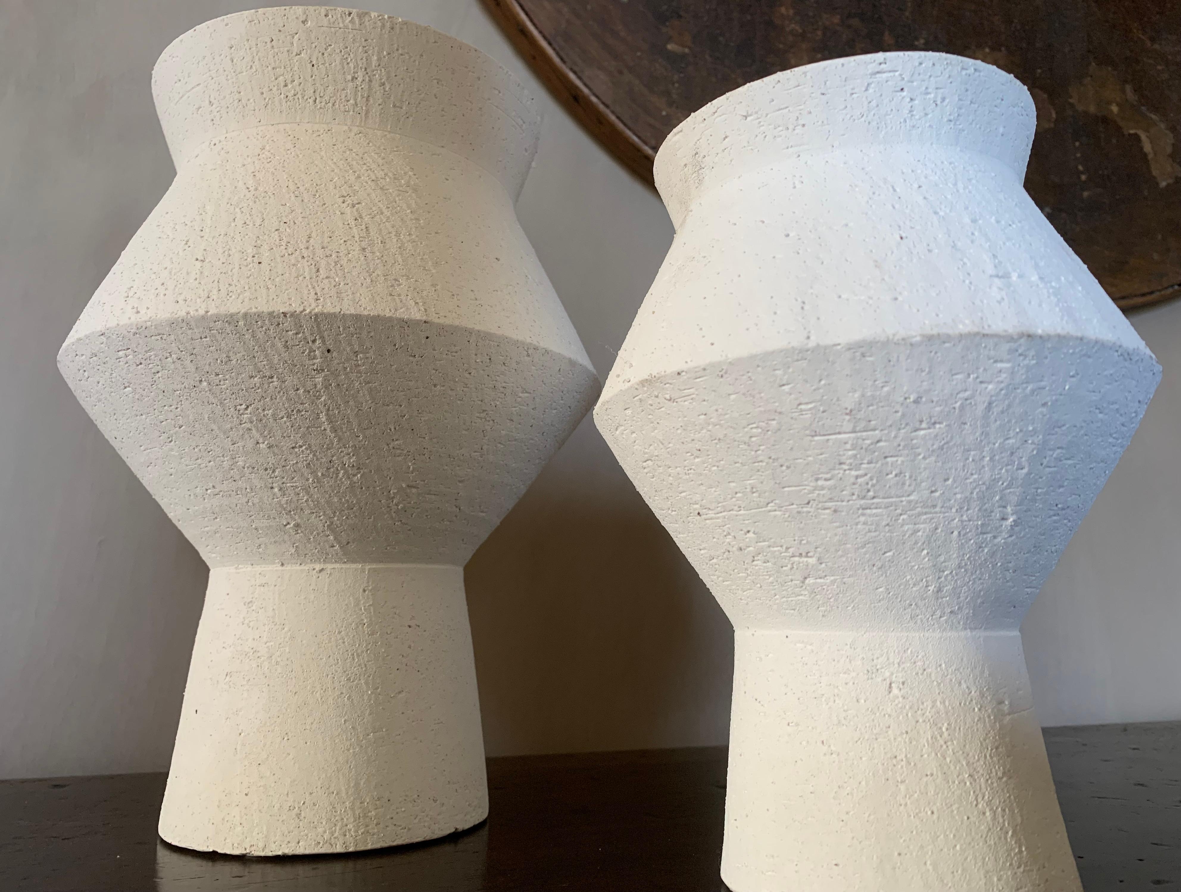 Set of 2 Contemporary Geometric Ceramic Vases In New Condition For Sale In Vosselaar, BE
