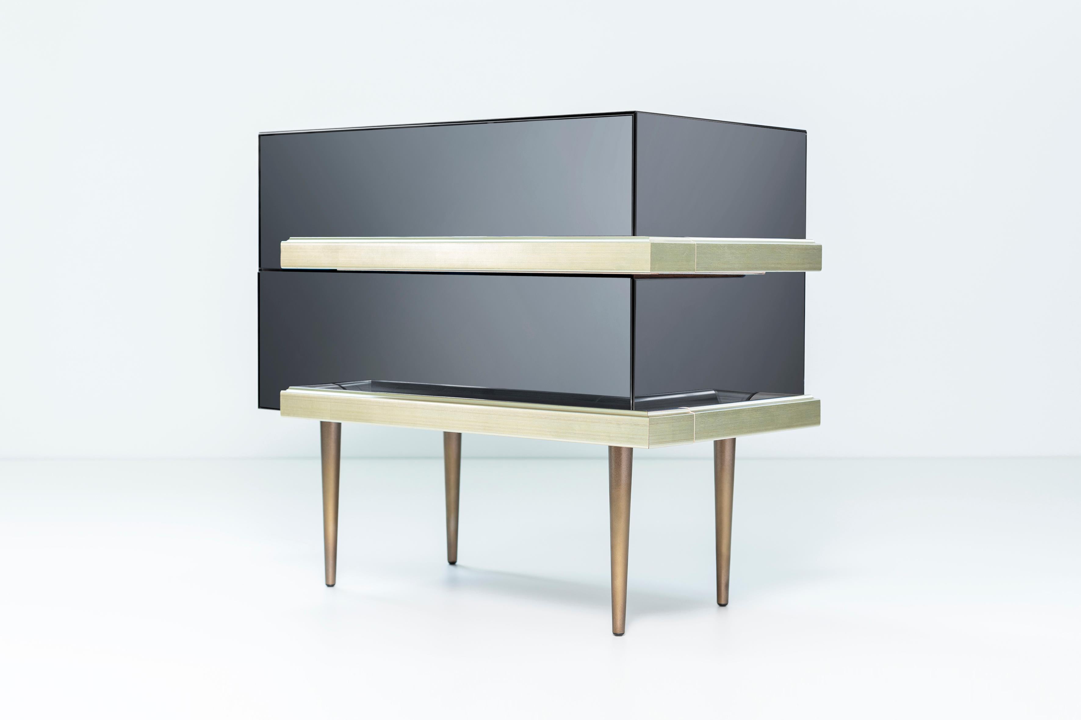 American Set of 2 Contemporary Mirrored Nightstands with Champagne Moldings Handles For Sale