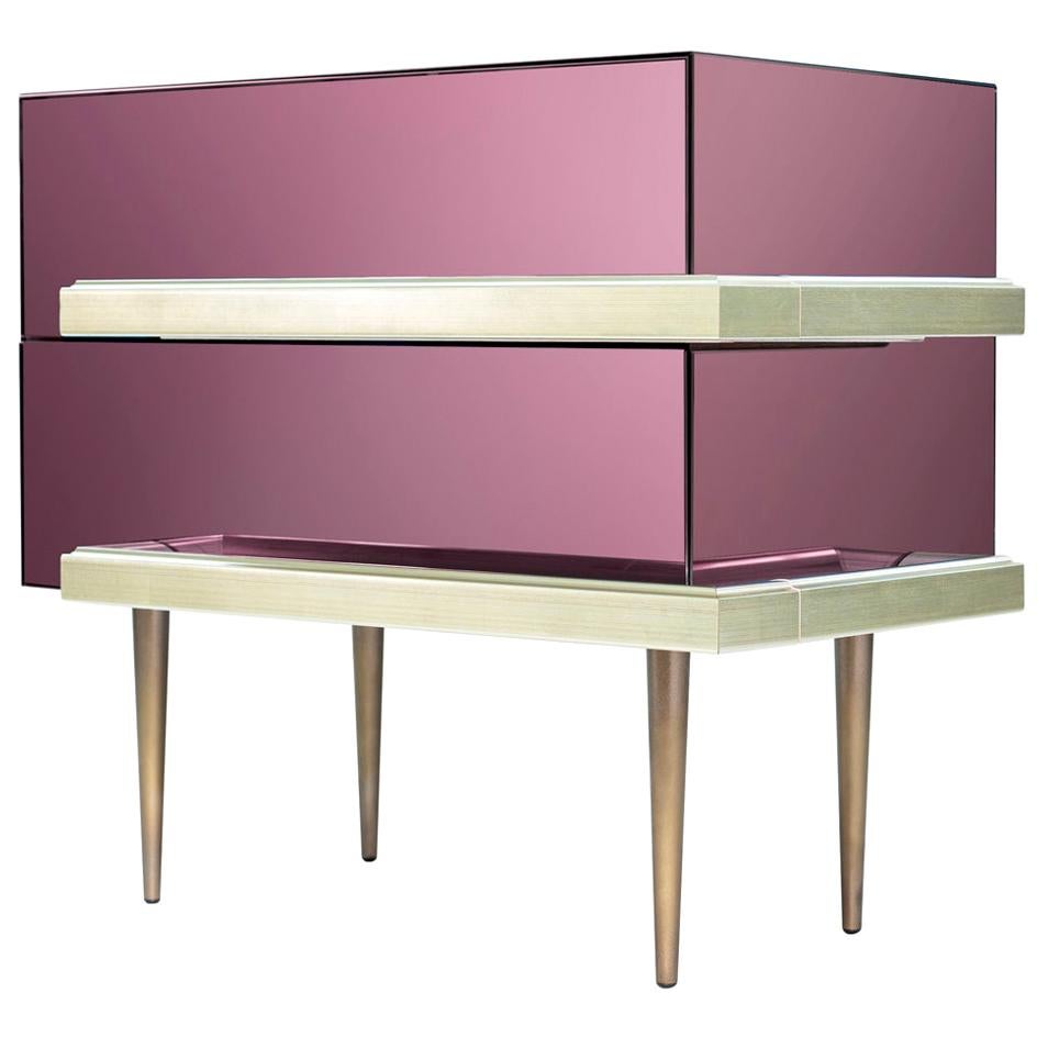 Set of 2 Contemporary Mirrored Nightstands with Champagne Moldings Handles For Sale