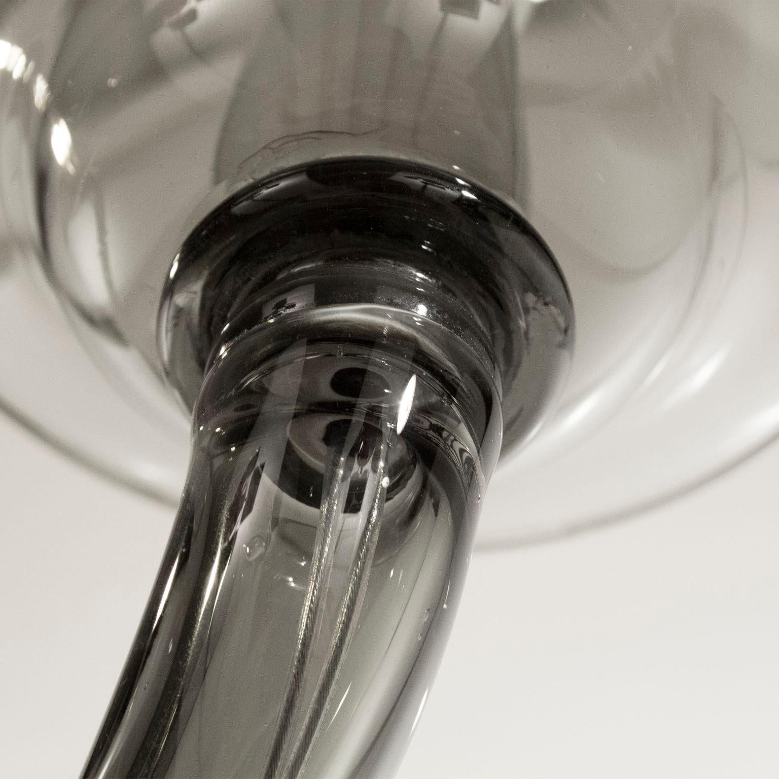 Italiano Set di 2 lampade da parete contemporanee in vetro di Murano in grigio scuro di Multiforme in vendita