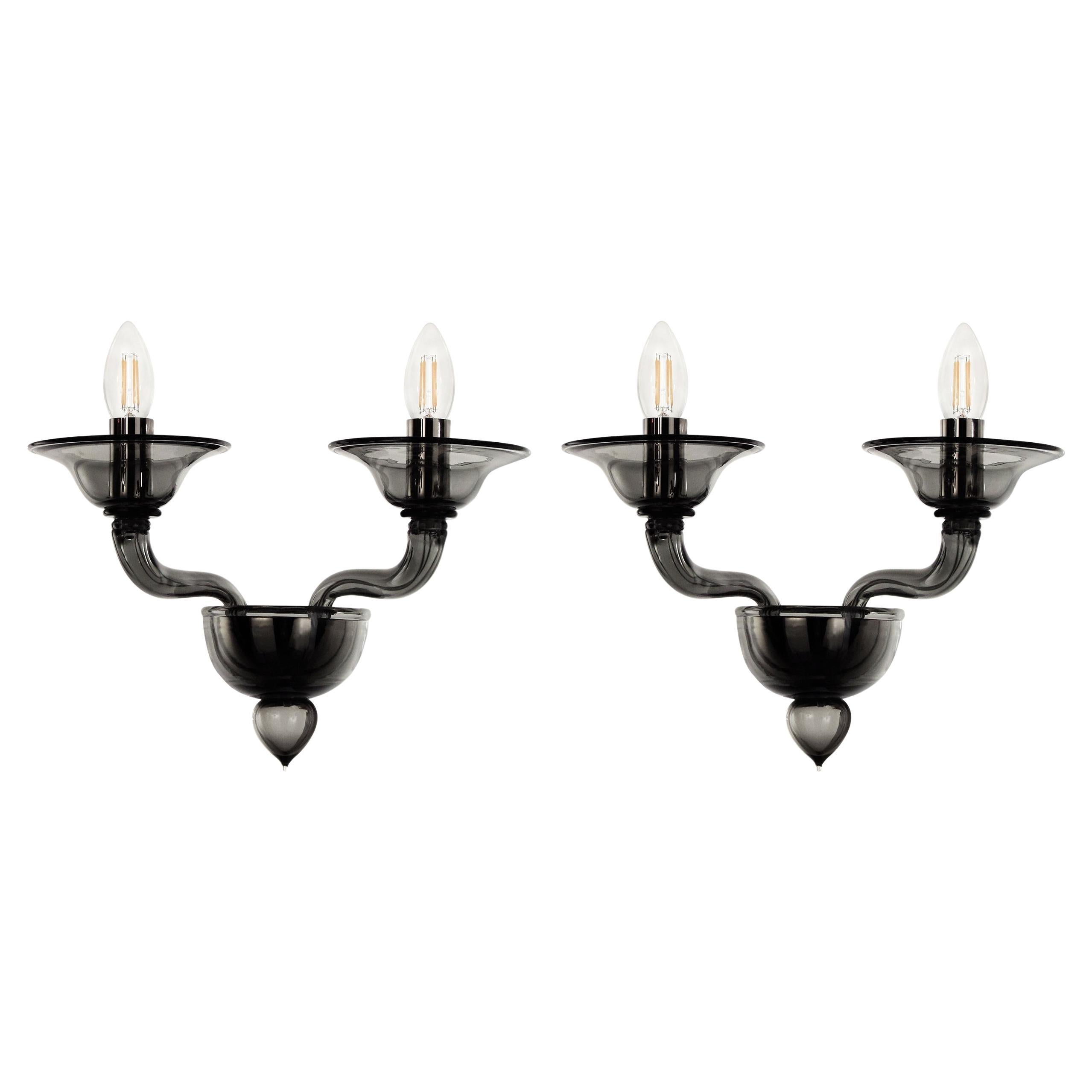 Set di 2 lampade da parete contemporanee in vetro di Murano in grigio scuro di Multiforme