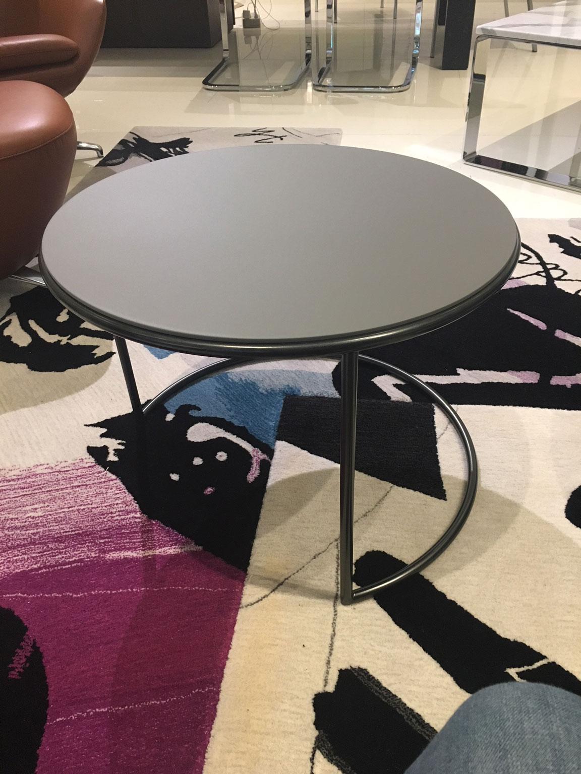 black round nesting coffee table