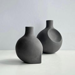 Juego de 2 Recipientes Esquineros Escultóricos by Karin Amdal